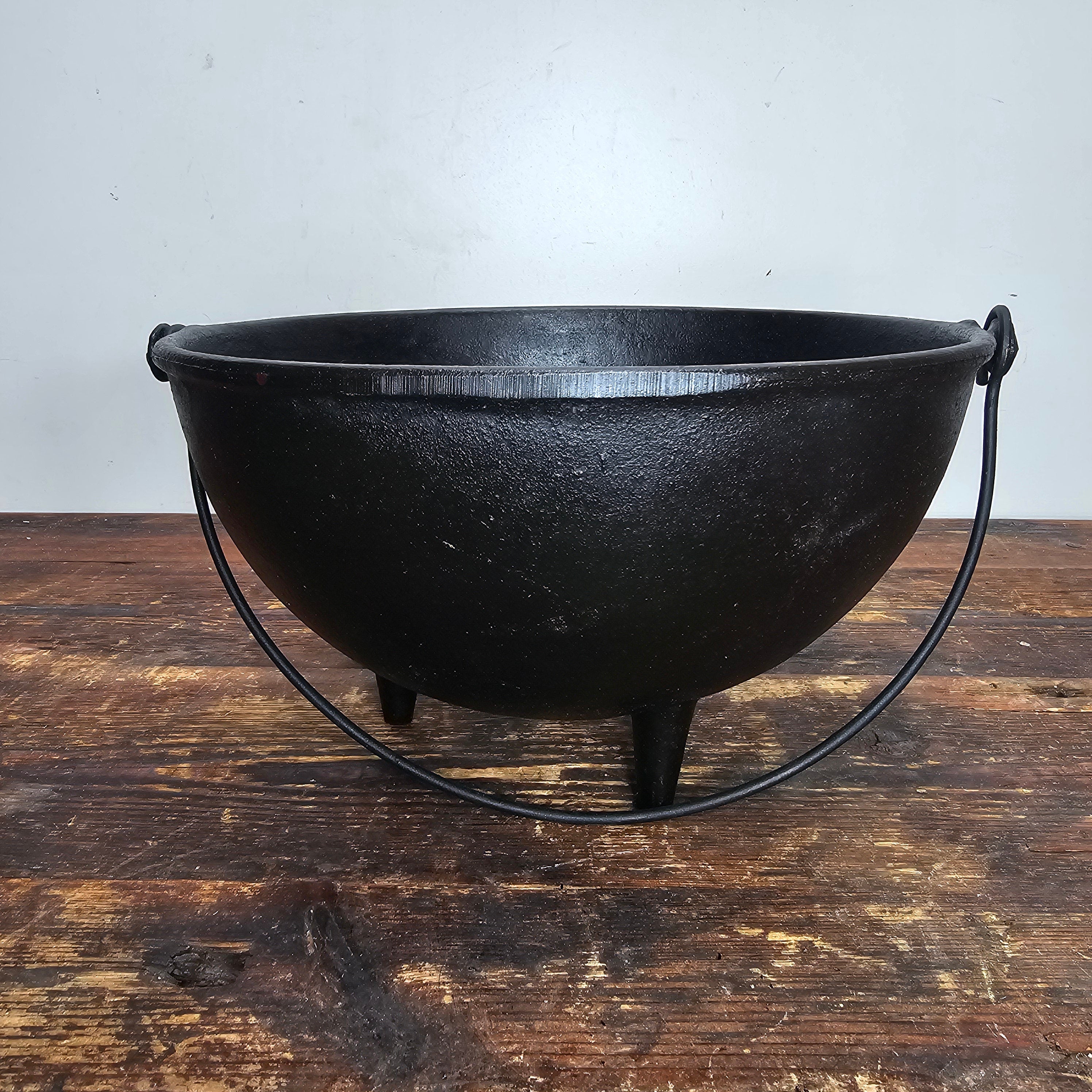 Cast Iron Pot Kettle Stew Beans Wood Burner Cowboy Bean Pot with 3 legs No.7