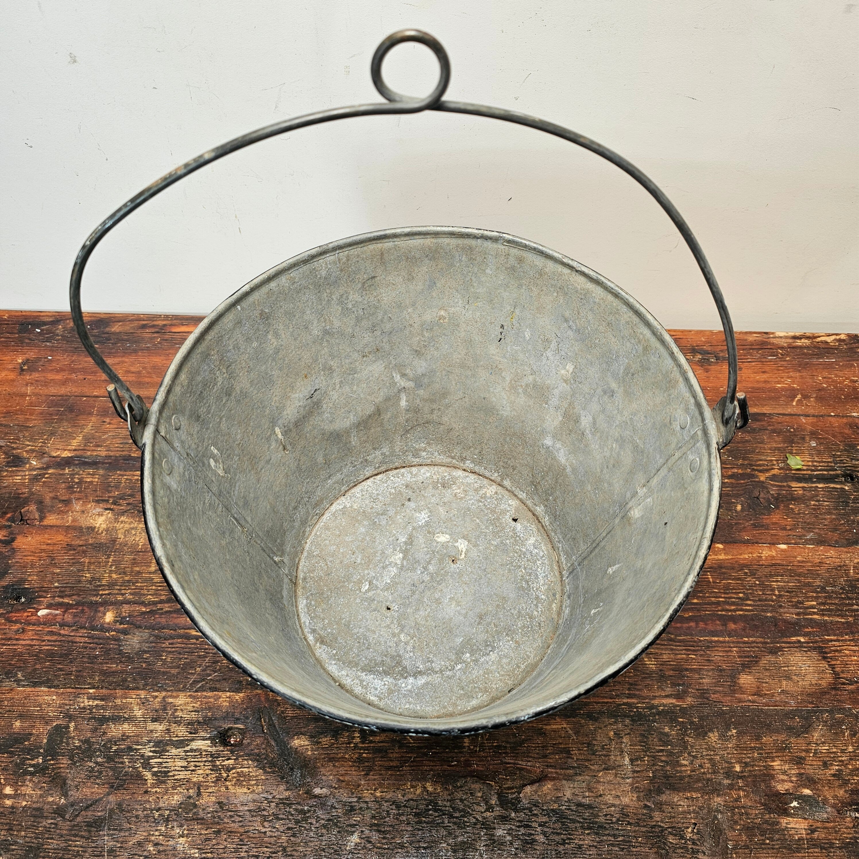 Black & Red Dots Painted Bucket Galvanized Steel Watering Bucket