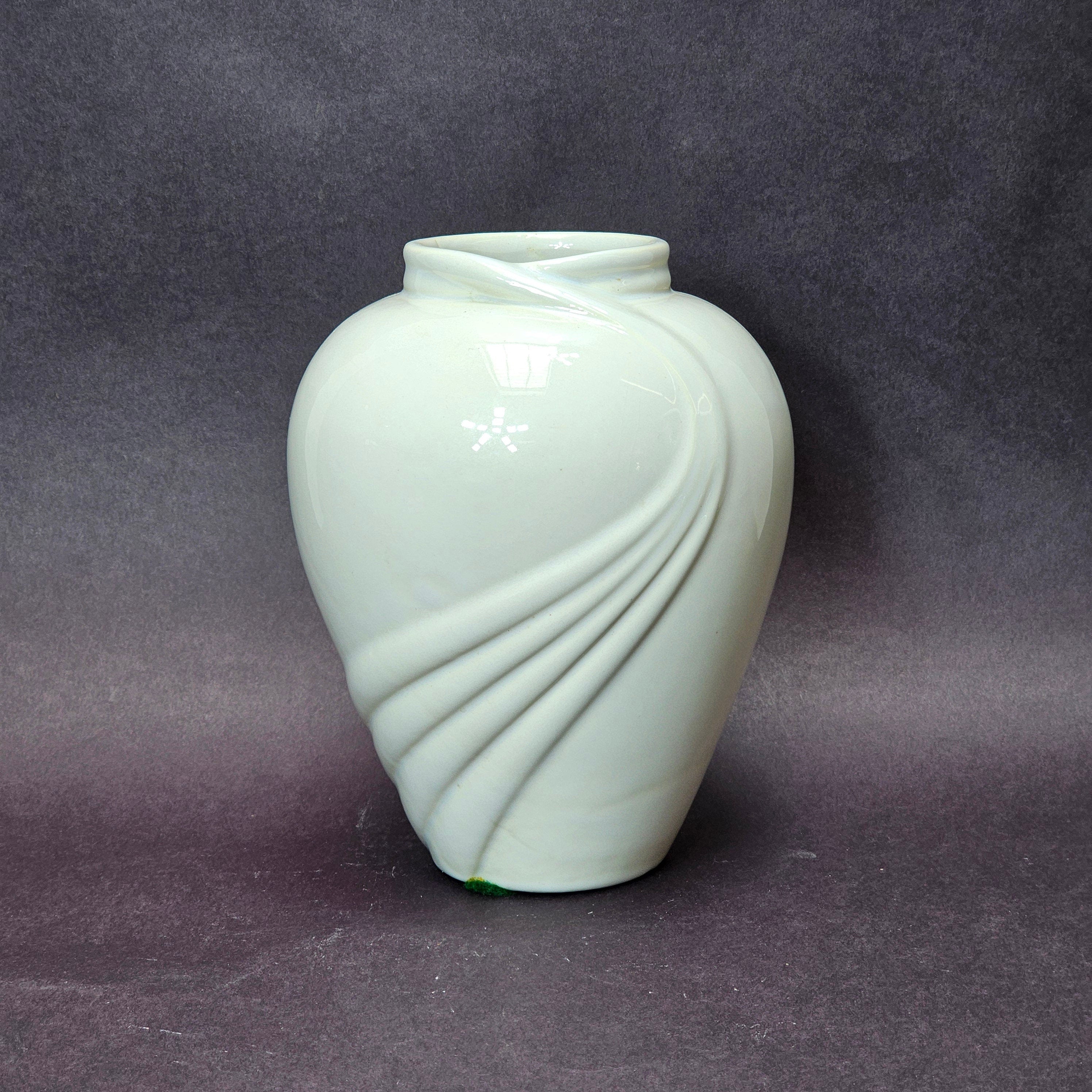Vintage Haeger Pottery Streamline Swirl Vase 919-08 White Glaze