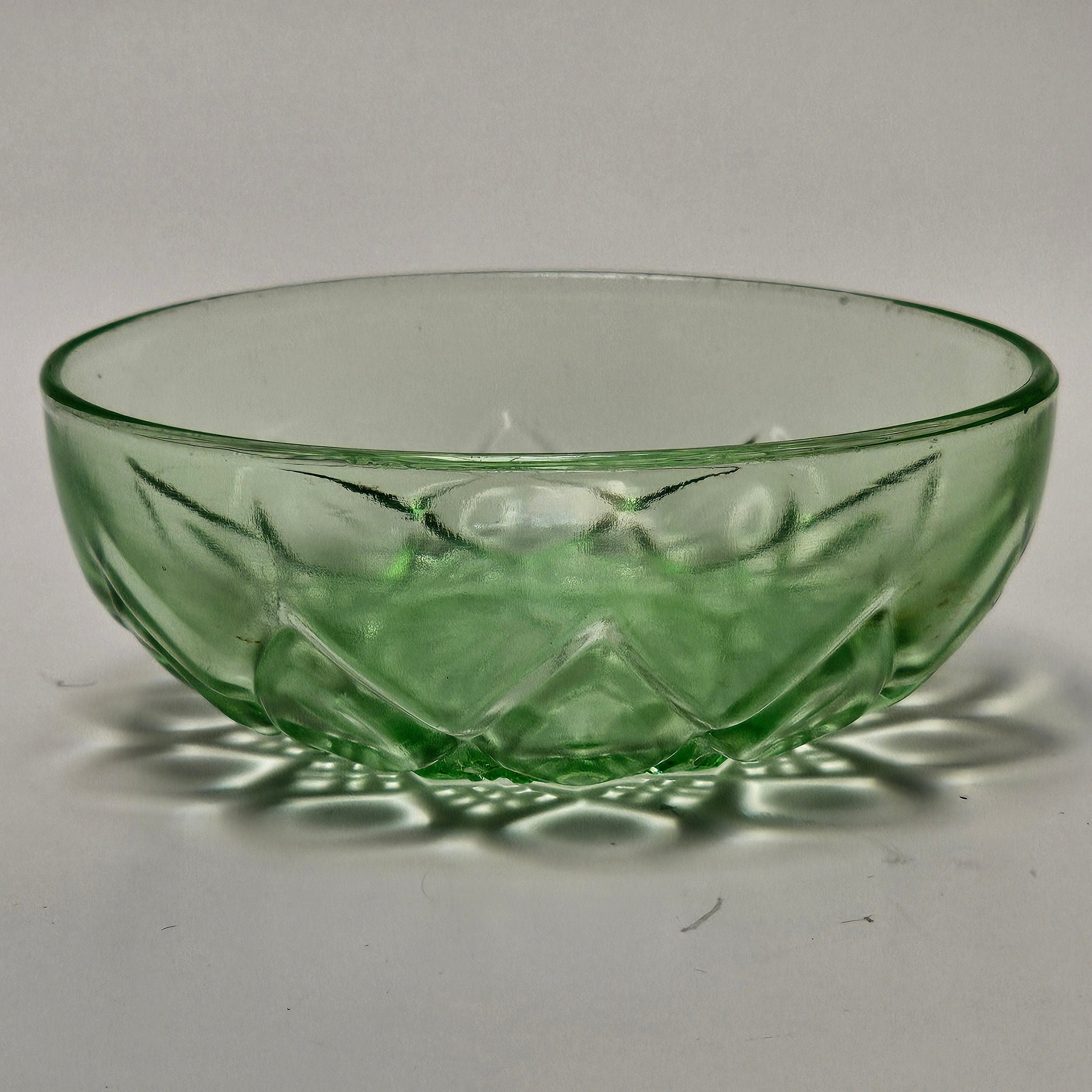Hazel Atlas Green Uranium Vaseline Dep. Glass Diamond Arches Serving Bowl