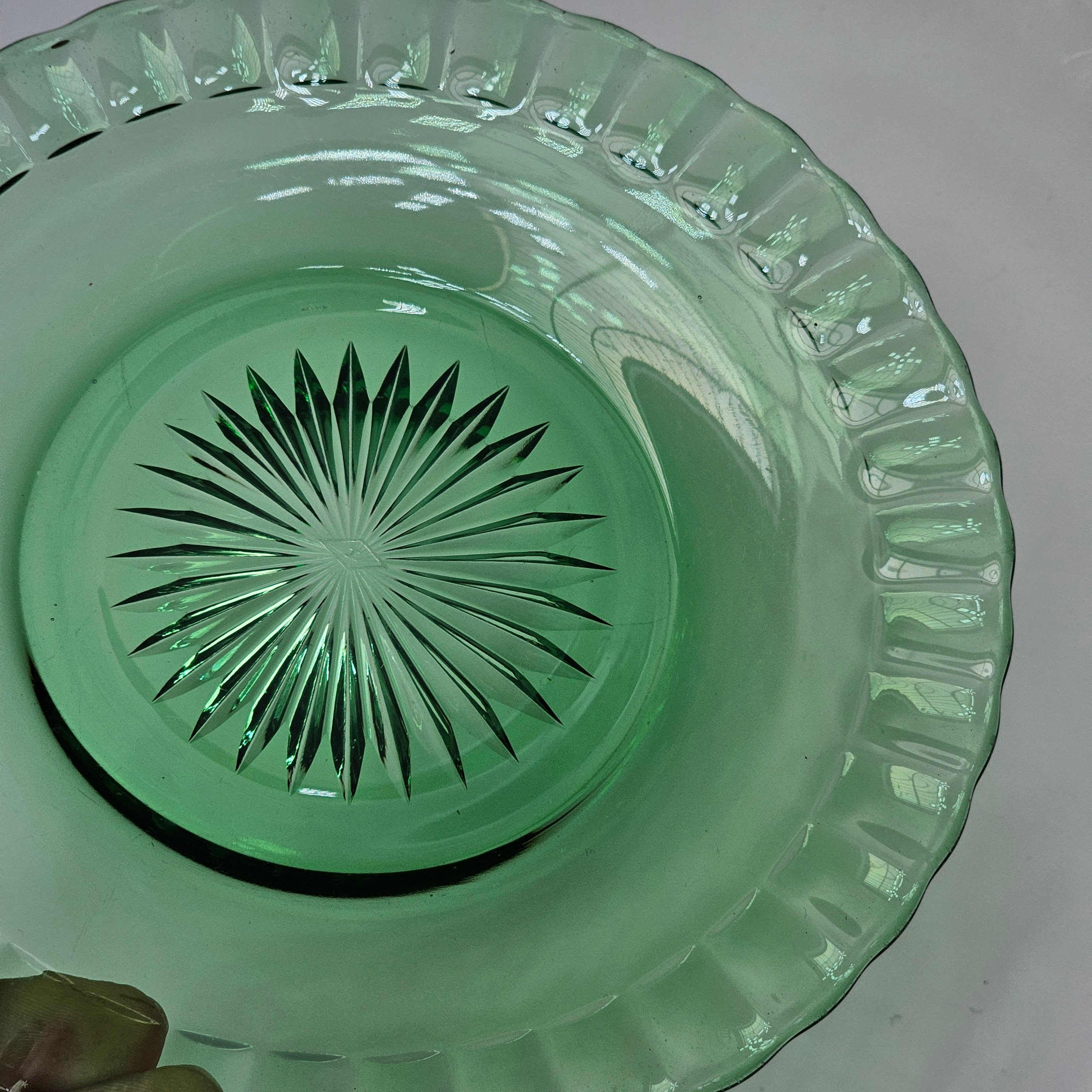 Heisey 7 1/2" Salad Plate Fluted Border Green Moongleam