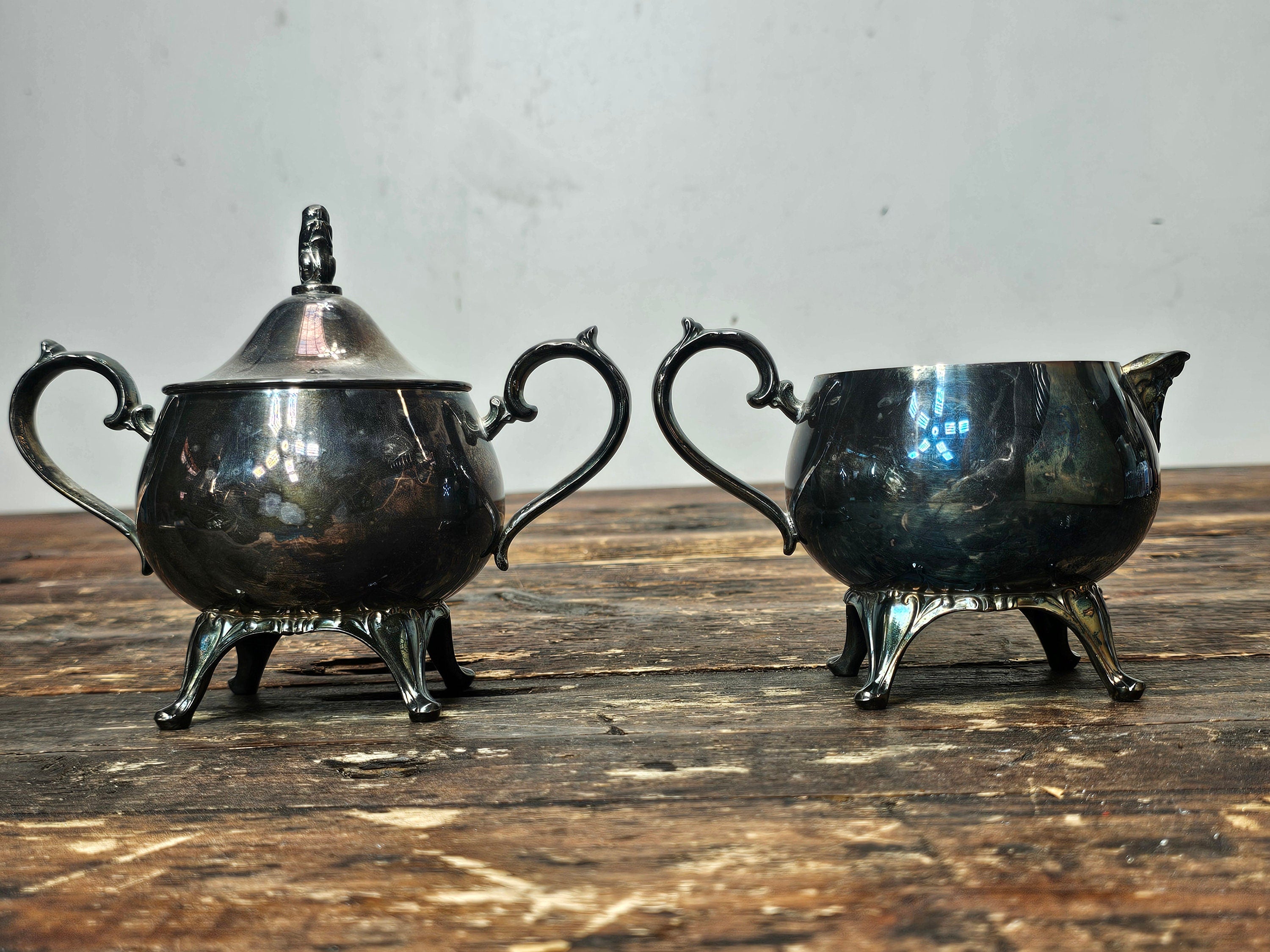 Vintage Oneida Silver Plated Sugar Bowl & Creamer Set