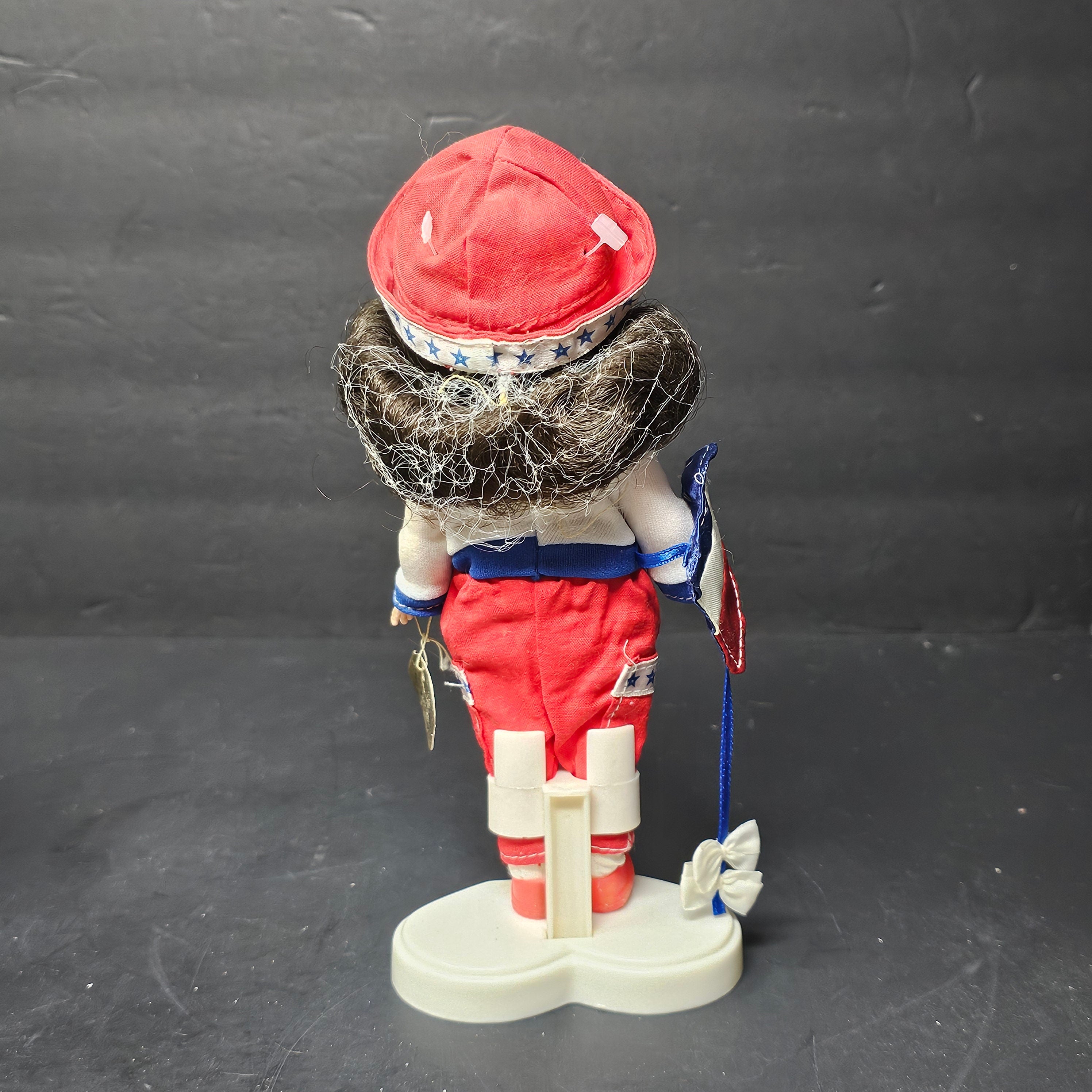 Vintage 8" Flying a Kite Ginny 1987 Dakin With Heart Shaped Stand