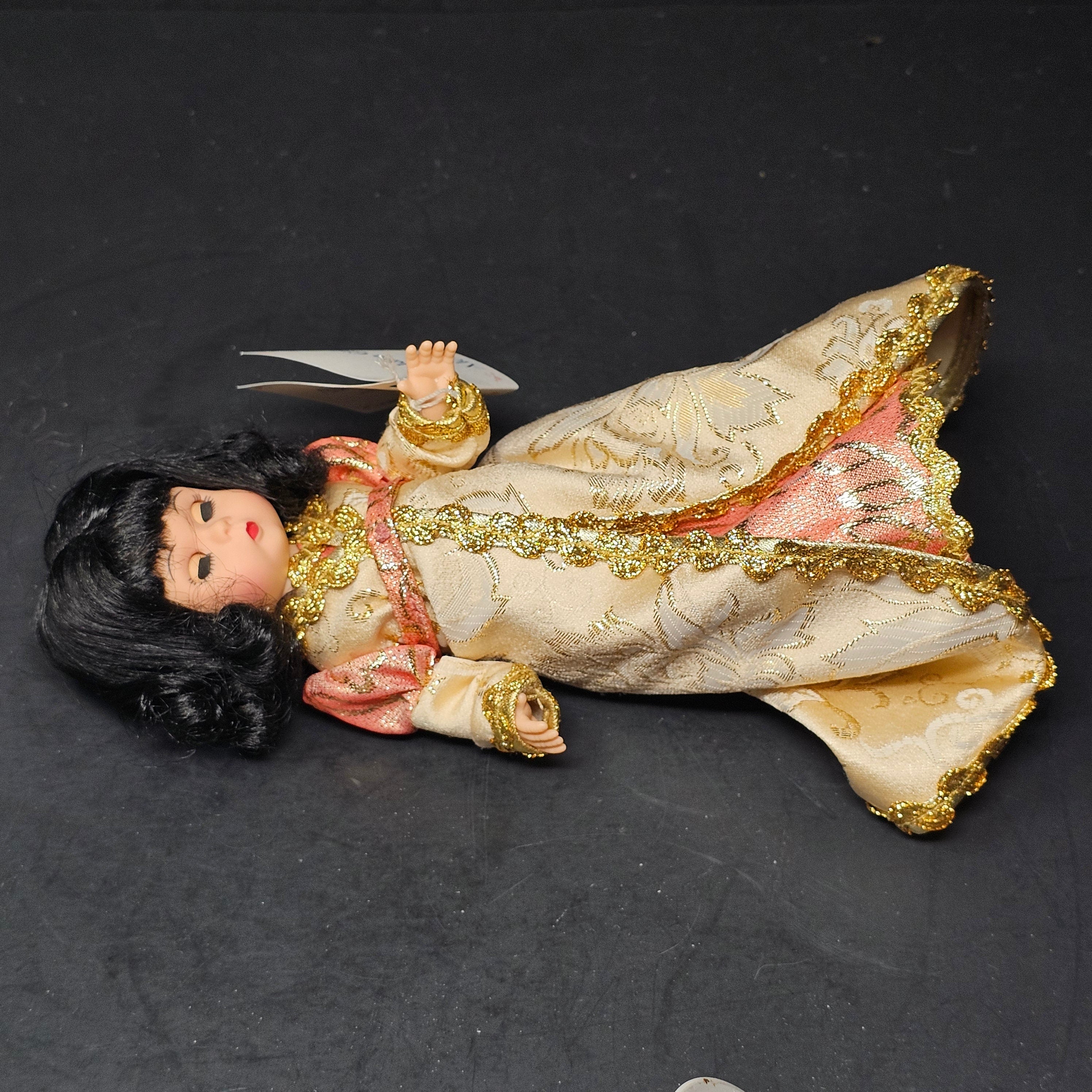 Madame Alexander 8" Golden Girl 2000 Style# 30560