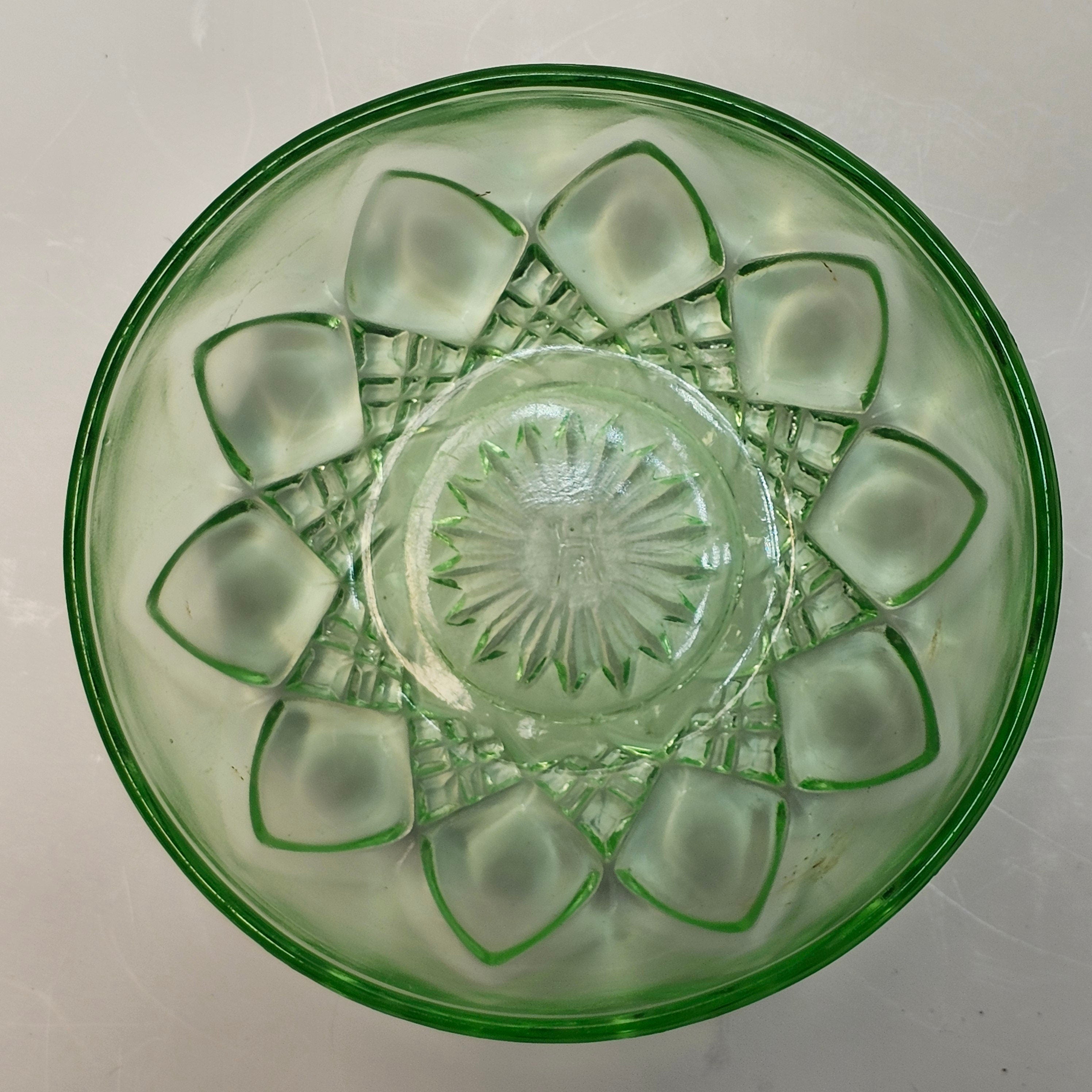 Hazel Atlas Green Uranium Vaseline Dep. Glass Diamond Arches Serving Bowl