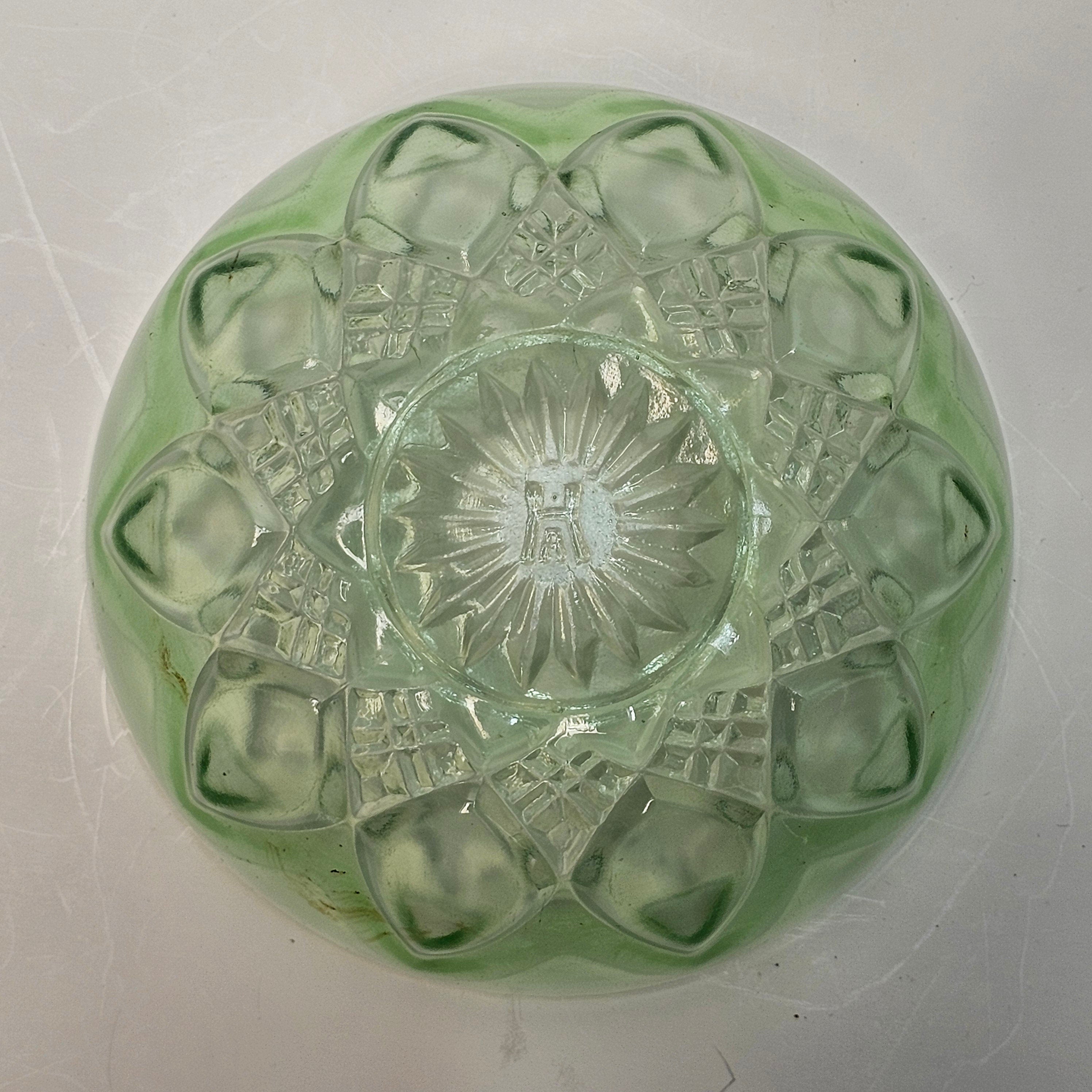 Hazel Atlas Green Uranium Vaseline Dep. Glass Diamond Arches Serving Bowl