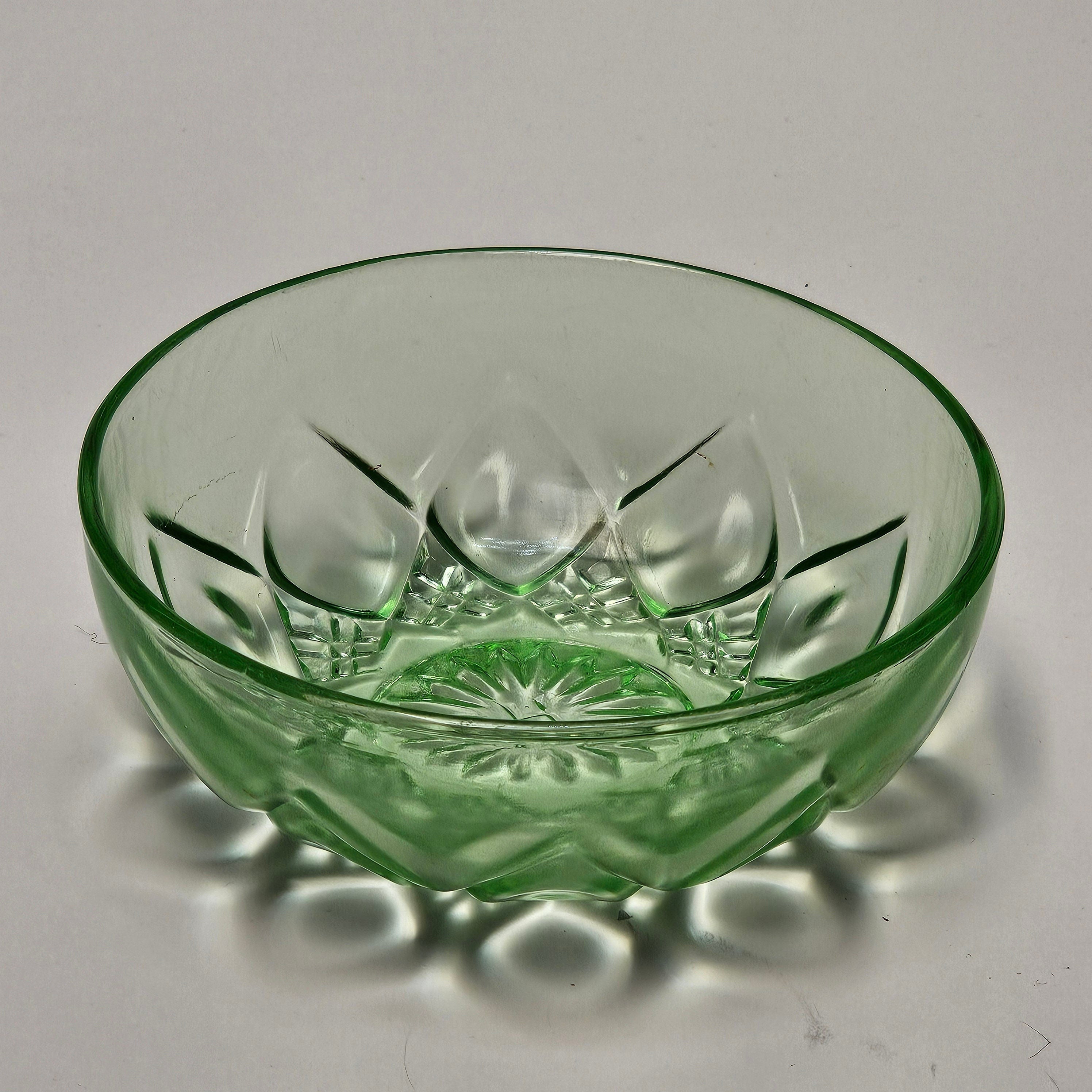 Hazel Atlas Green Uranium Vaseline Dep. Glass Diamond Arches Serving Bowl