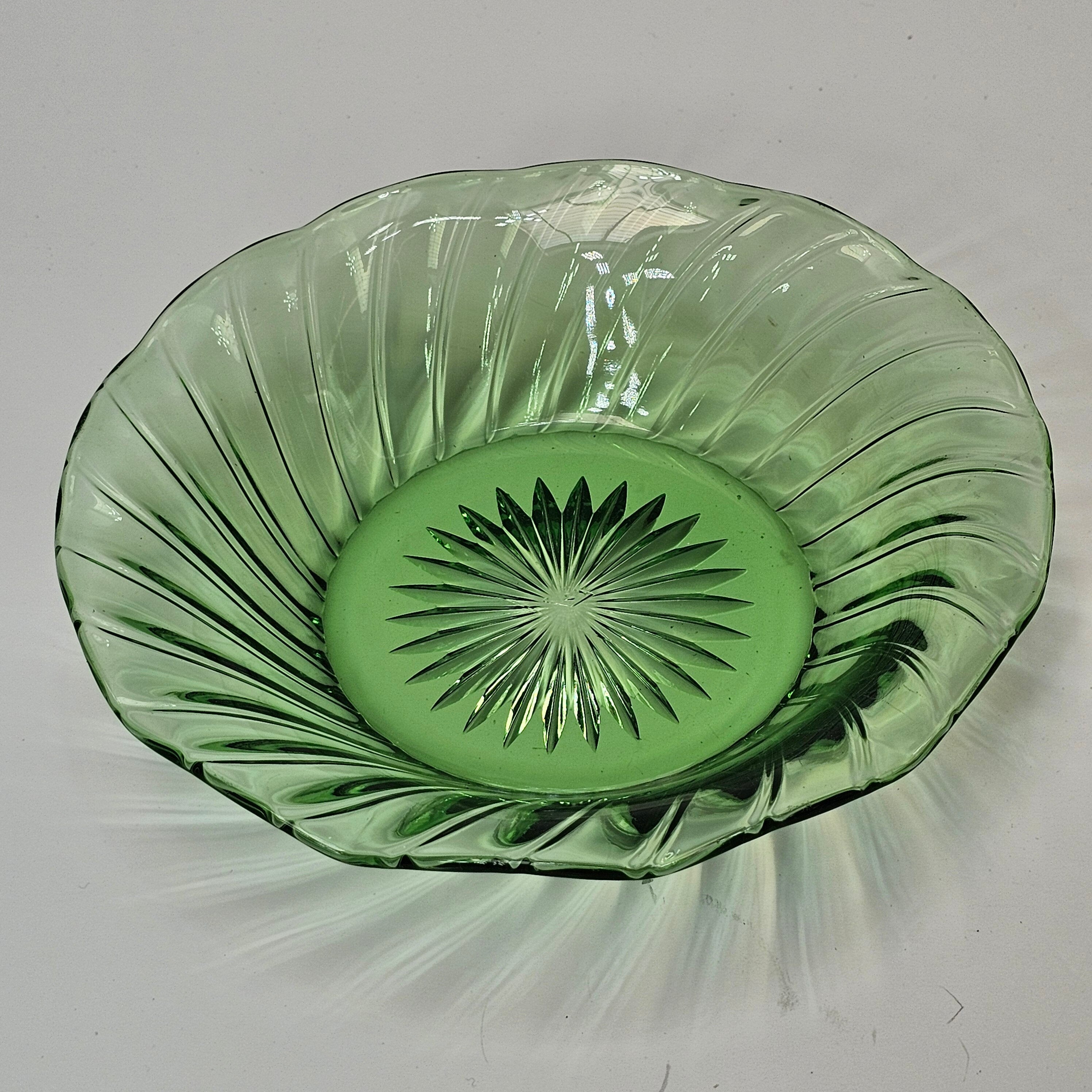 Heisey Moongleam Marcel Wave Swirl Green 6 3/8" Baked Apple Bowl