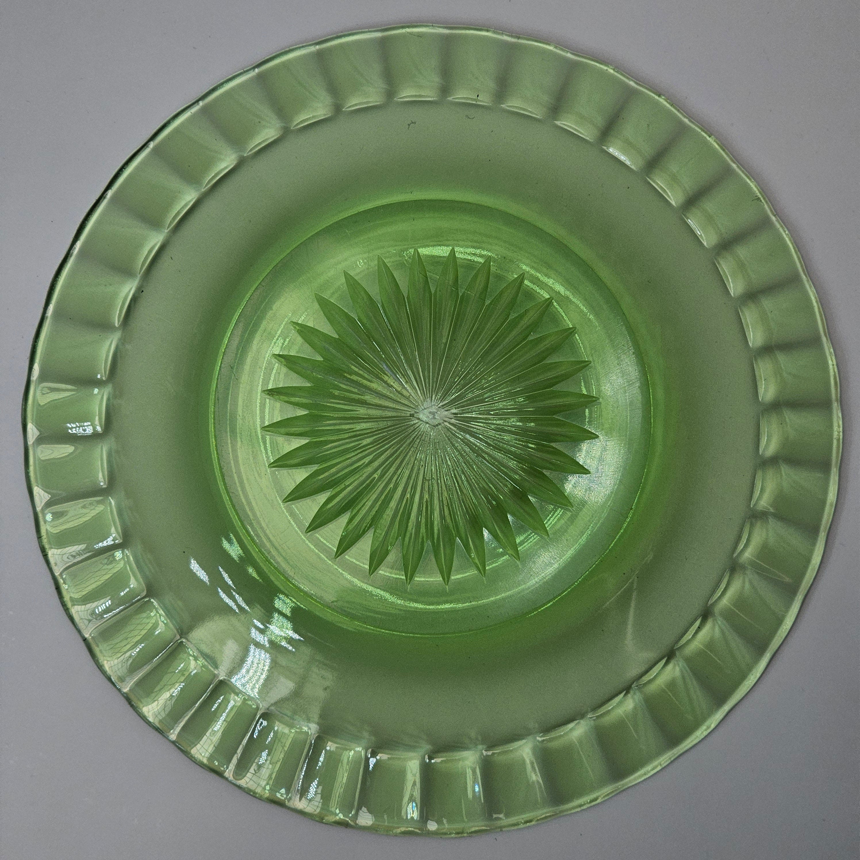 Heisey 7 1/2" Salad Plate Fluted Border Green Moongleam