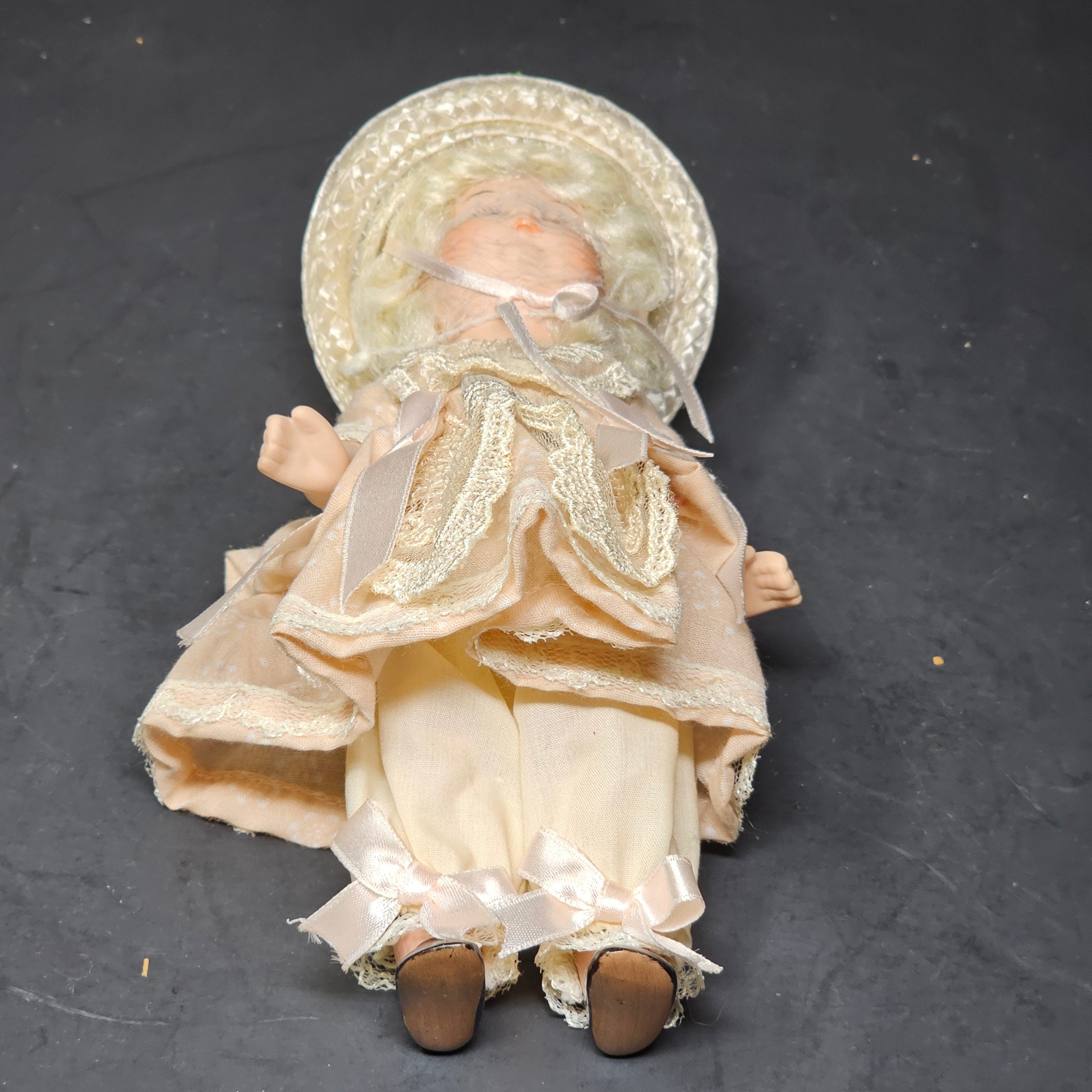 Jeannie Di Mauro 8" Porcelain Doll Mary Had a Little Lamb