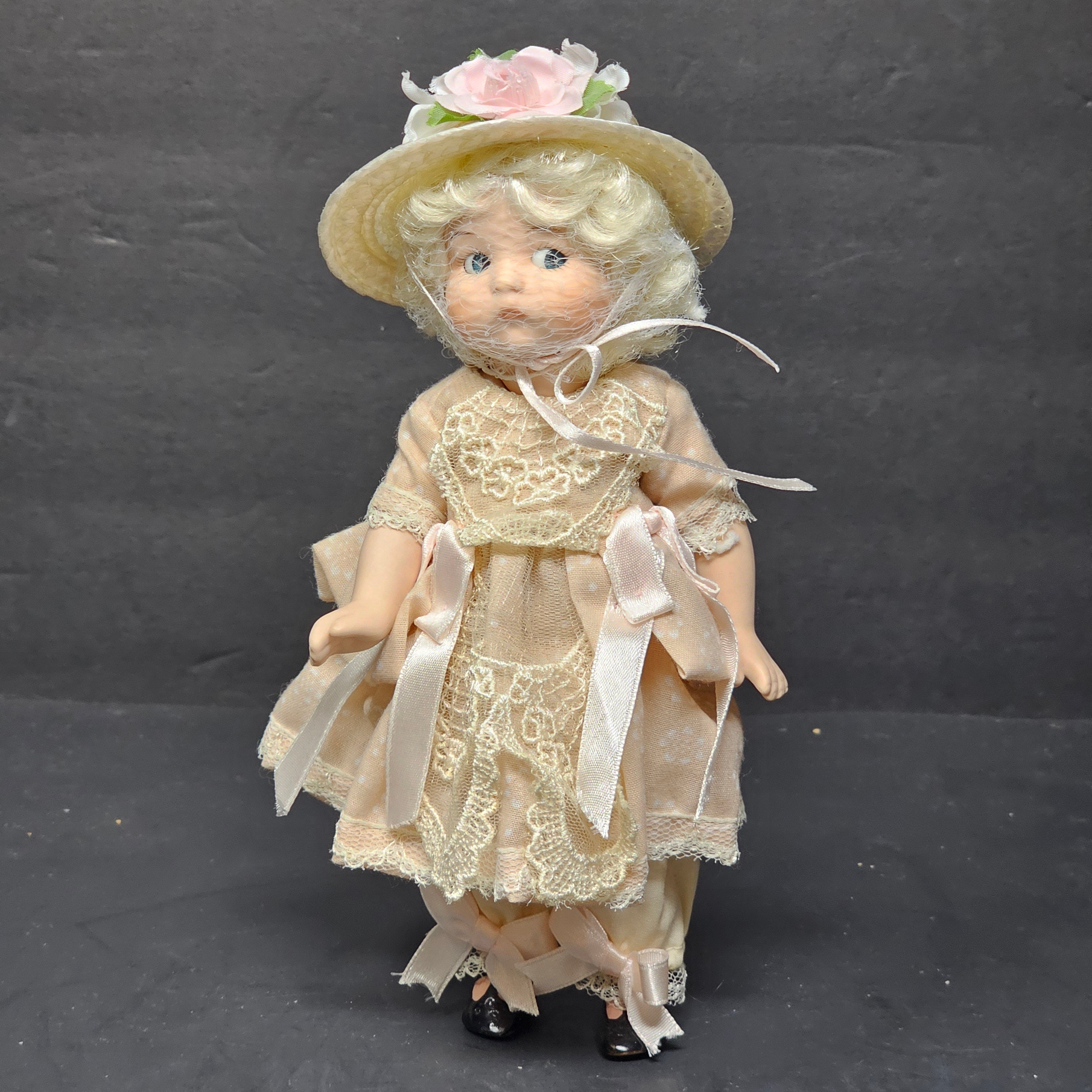Jeannie Di Mauro 8" Porcelain Doll Mary Had a Little Lamb
