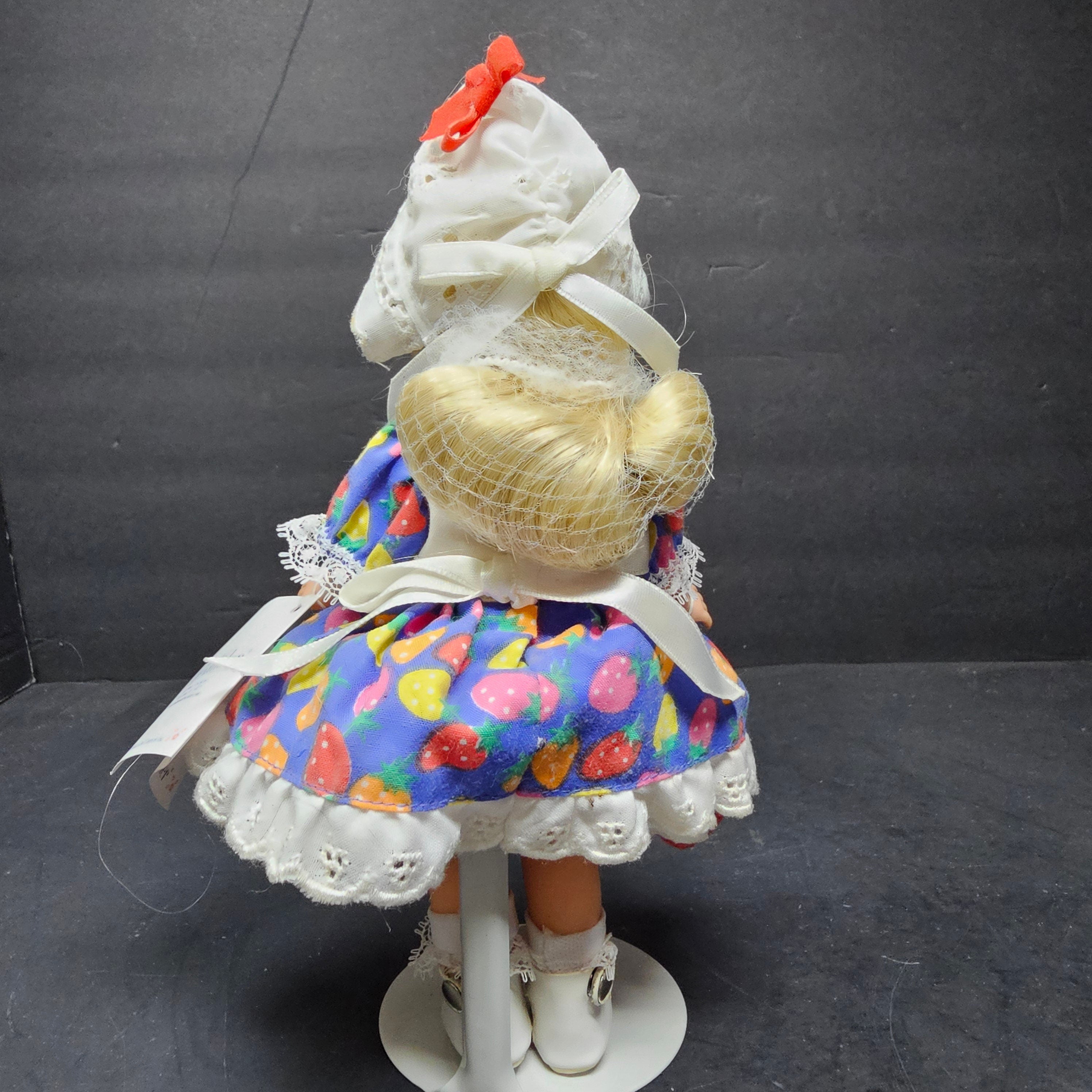 Madame Alexander Strawberry Pie Wendy 8"