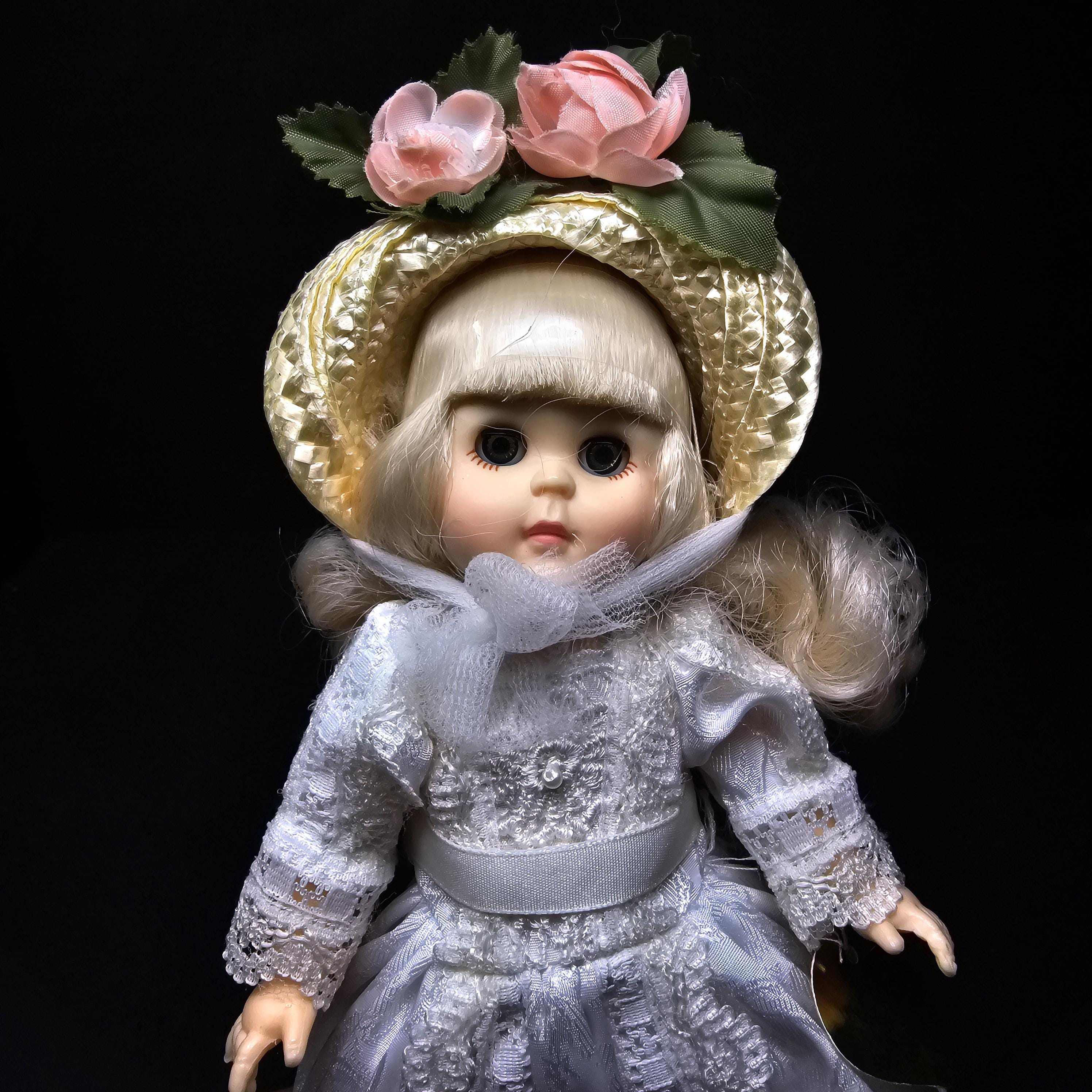 Vogue 8" Victorian Romance by Jessica McClintock With Stand