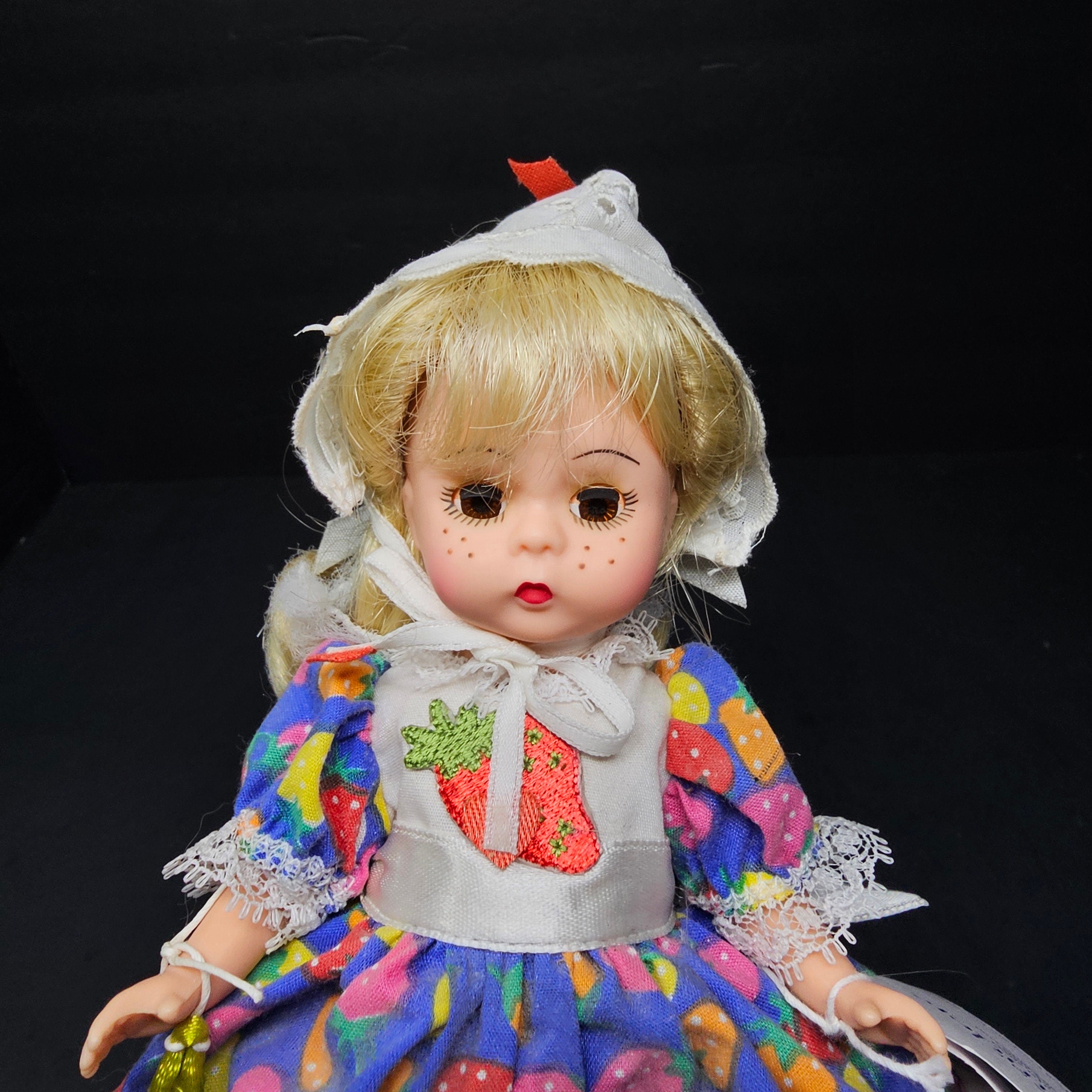 Madame Alexander Strawberry Pie Wendy 8"