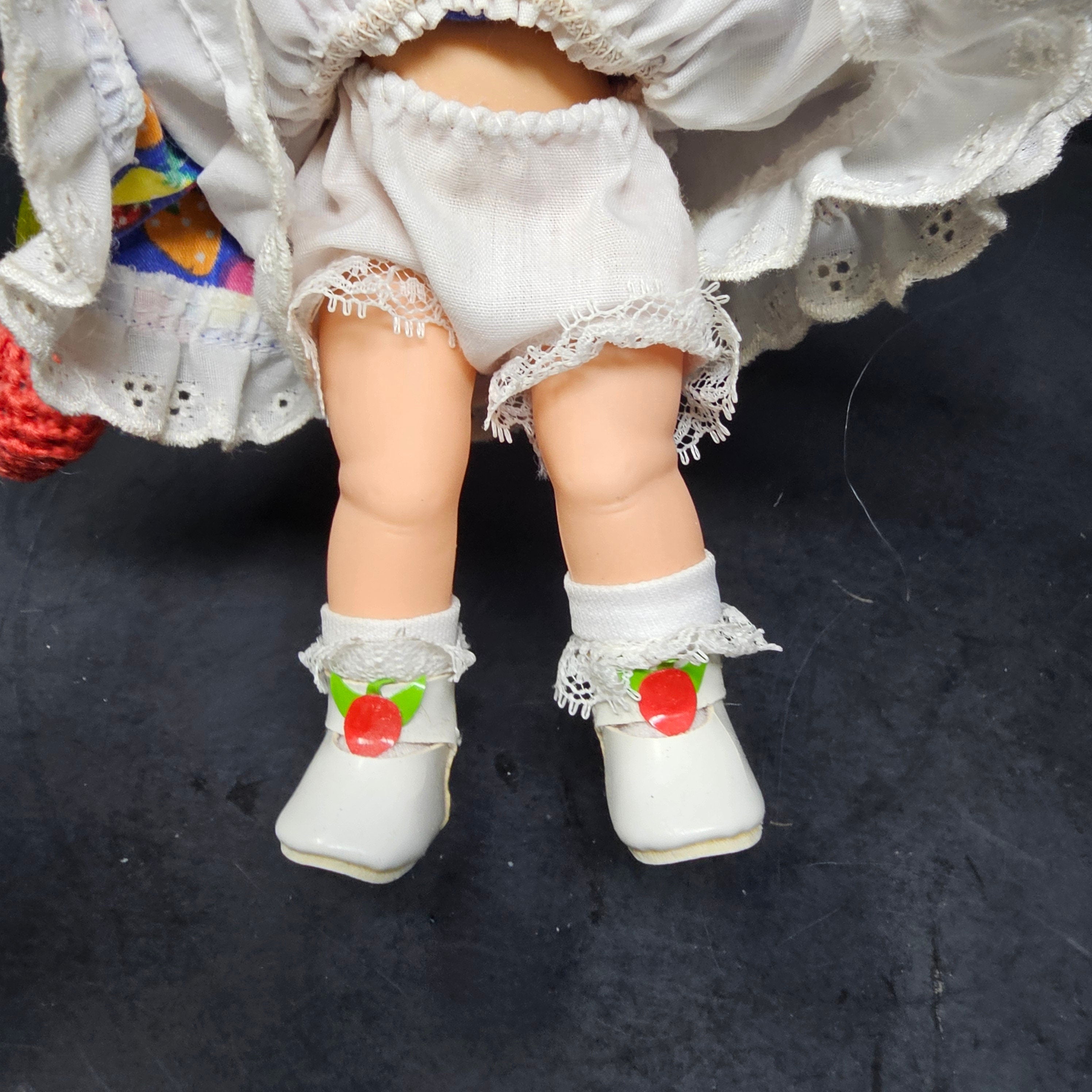 Madame Alexander Strawberry Pie Wendy 8"