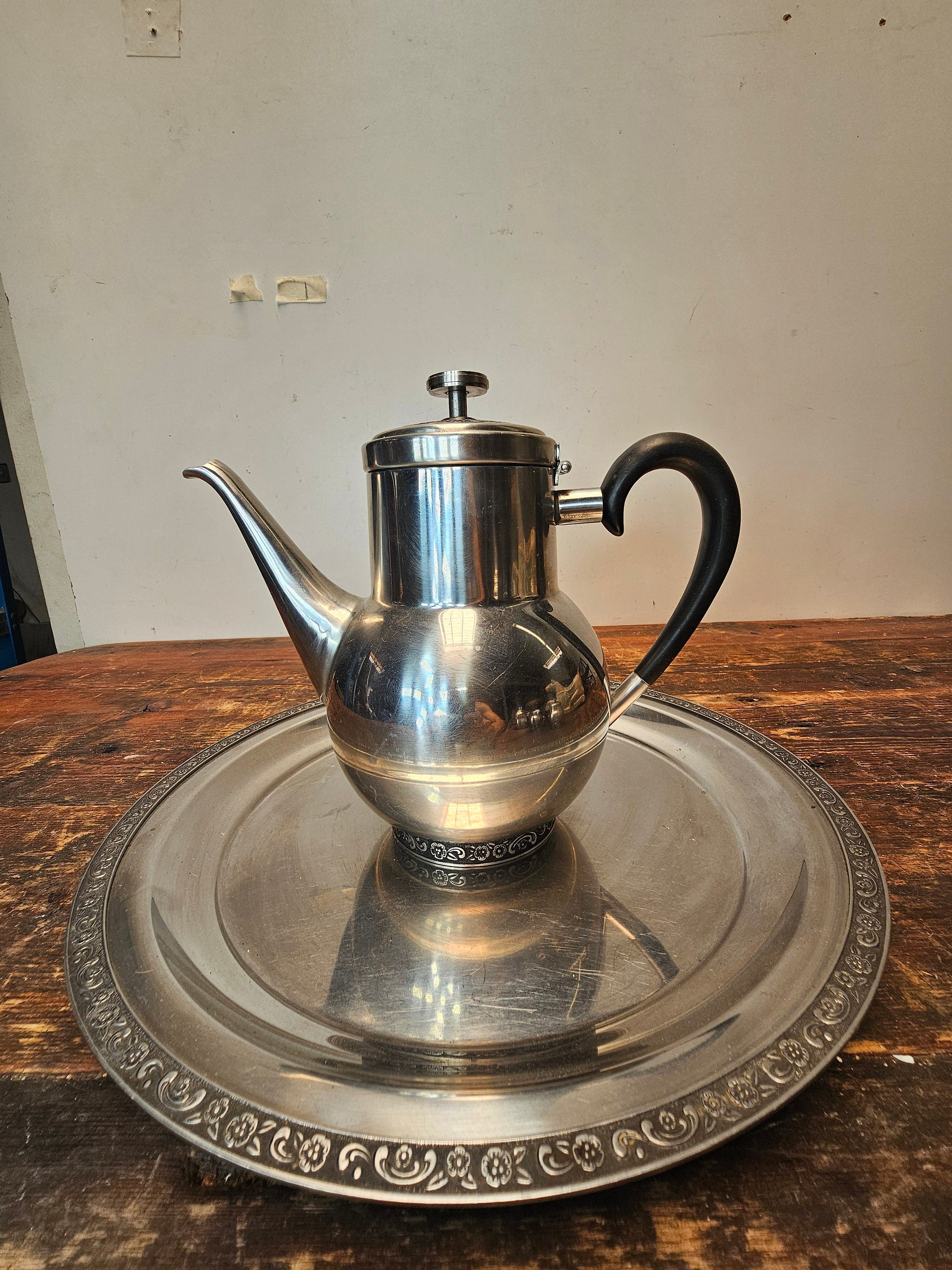 Oneida Mediterranean 18/8 Stainless Tea Set + Monterey Stainless Steel Pot