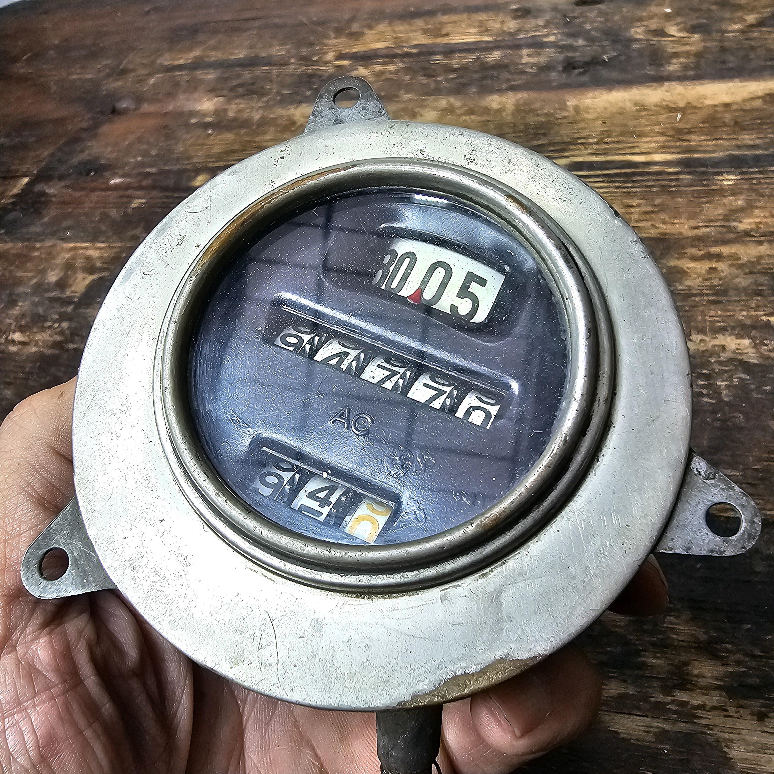Antique AC spark plug Co Speedometer 0-80 MPH 1920s