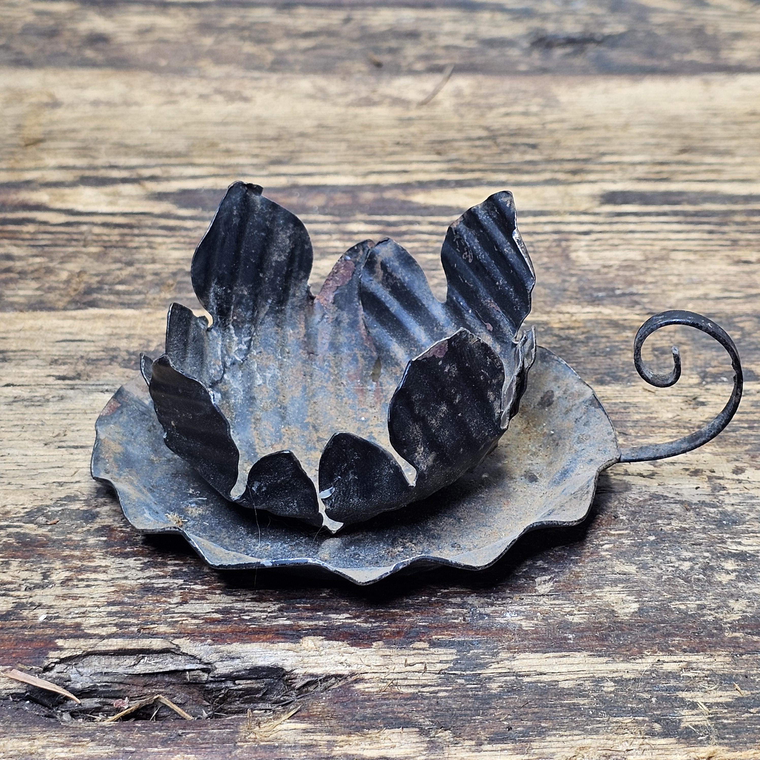 Vintage Rusty Tea Light Candle Holder With Stand 5"H