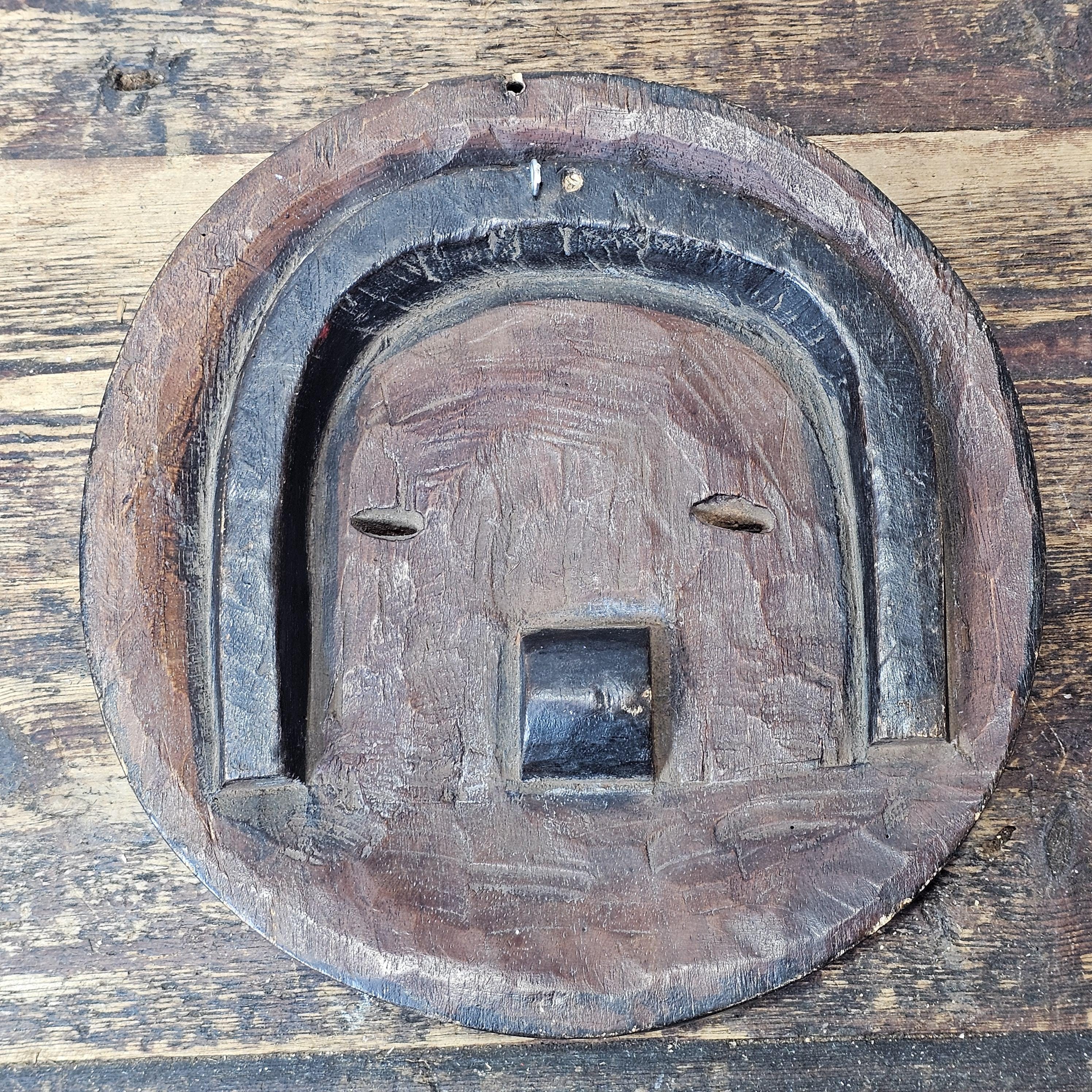 African Teke Face Mask From the Congo Republics And Gabon Kidumu 11" Diam x 2"D