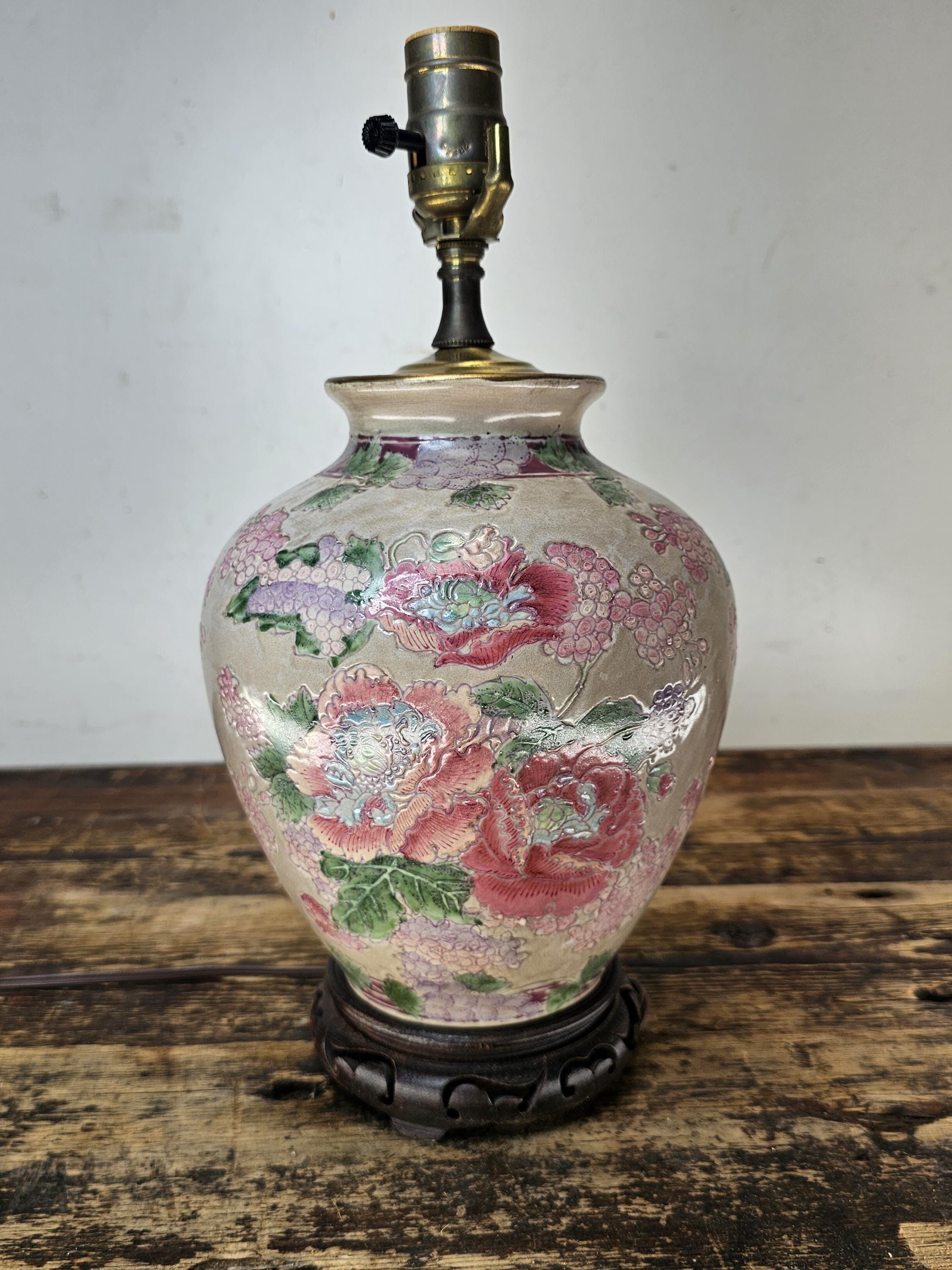 Vintage Bombay Company Asian Style Peony Floral Porcelain Vase Table Lamp