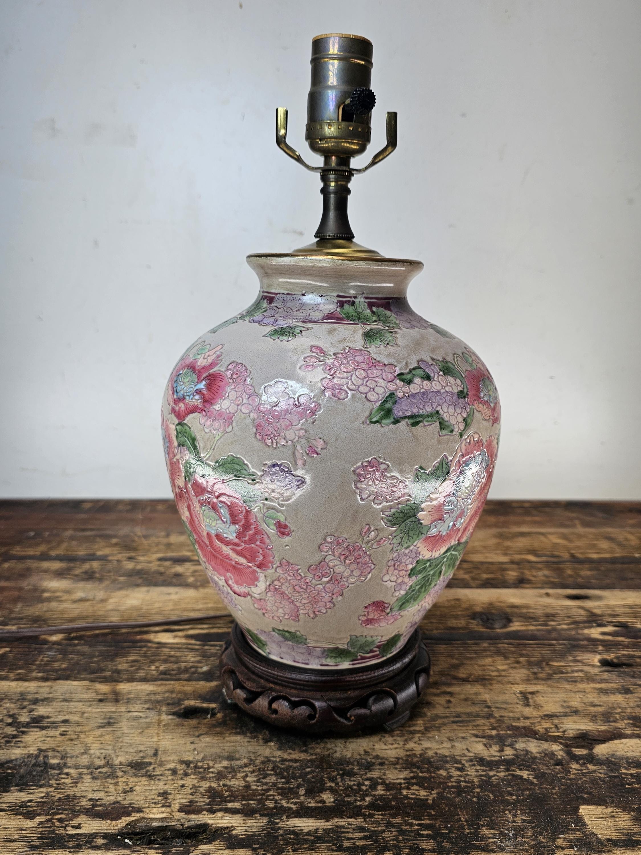 Vintage Bombay Company Asian Style Peony Floral Porcelain Vase Table Lamp