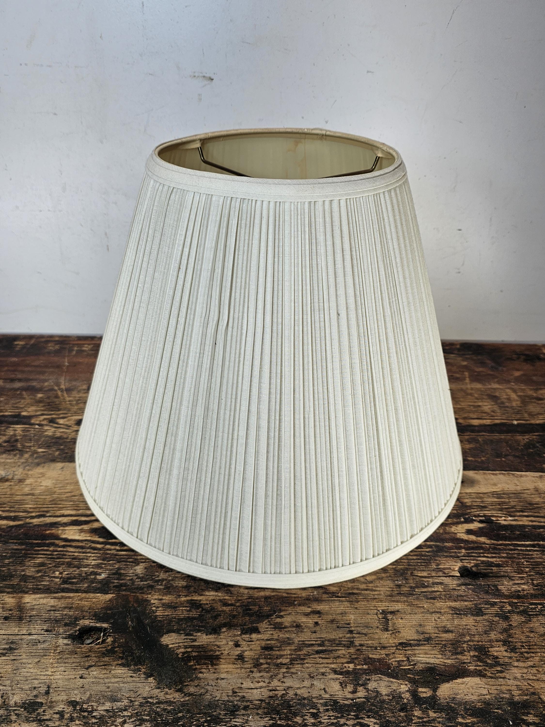 Vintage Bombay Company Asian Style Peony Floral Porcelain Vase Table Lamp