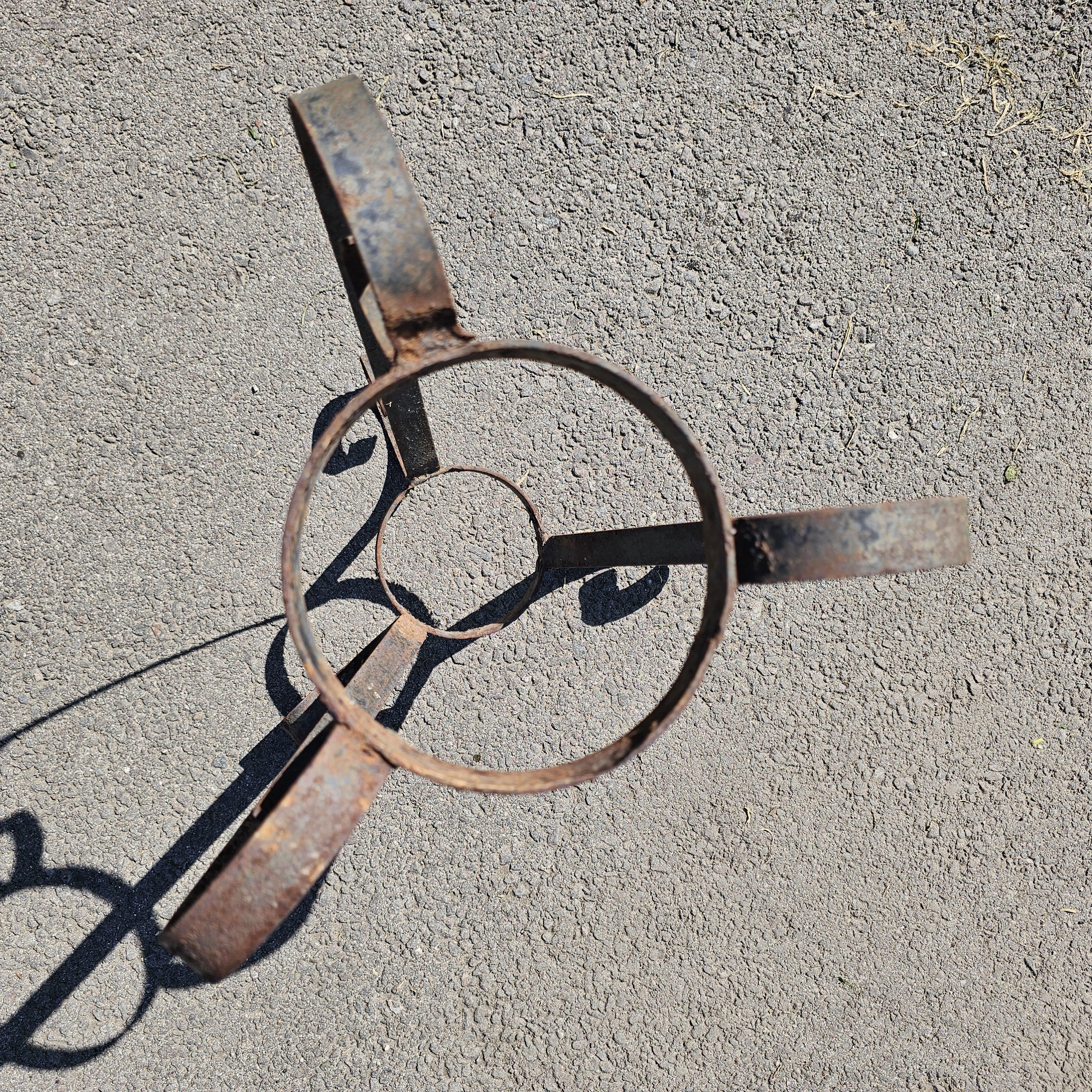 Rusty Scrolled Metal Plant Stand 23"H