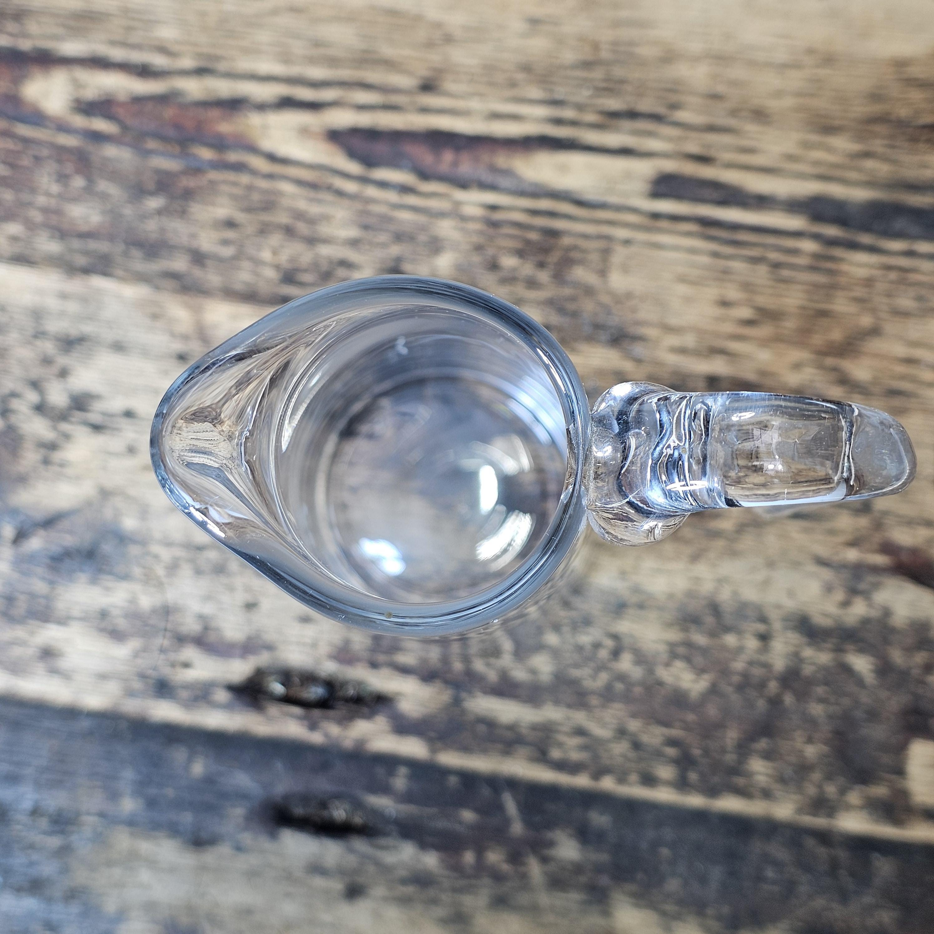 Modern Tapered Glass Pitcher with Top-Mounted Handle 2 Pint Capacity