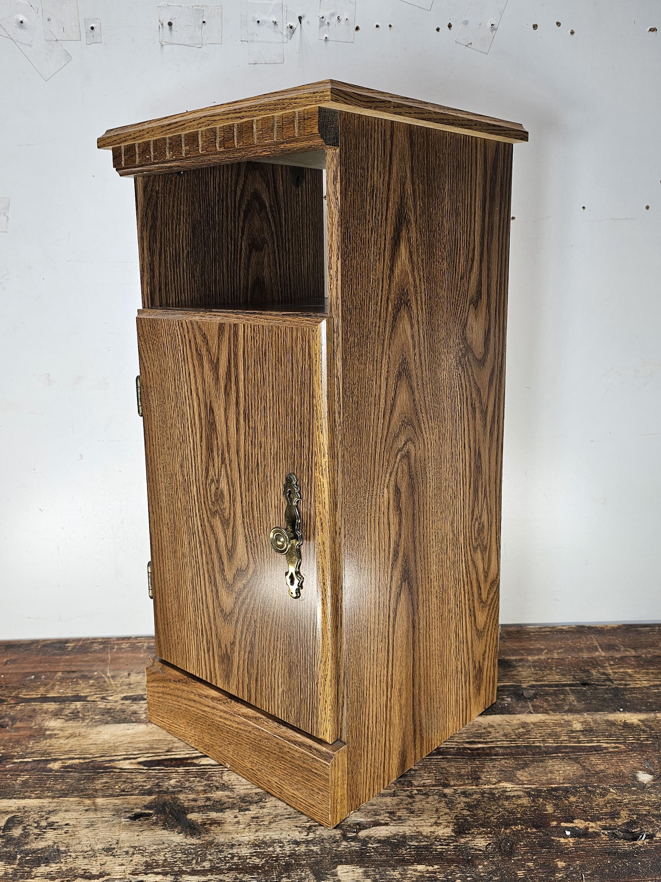 Oak-Look Laminate Nightstand/Side Table Cabinet 27.5"H