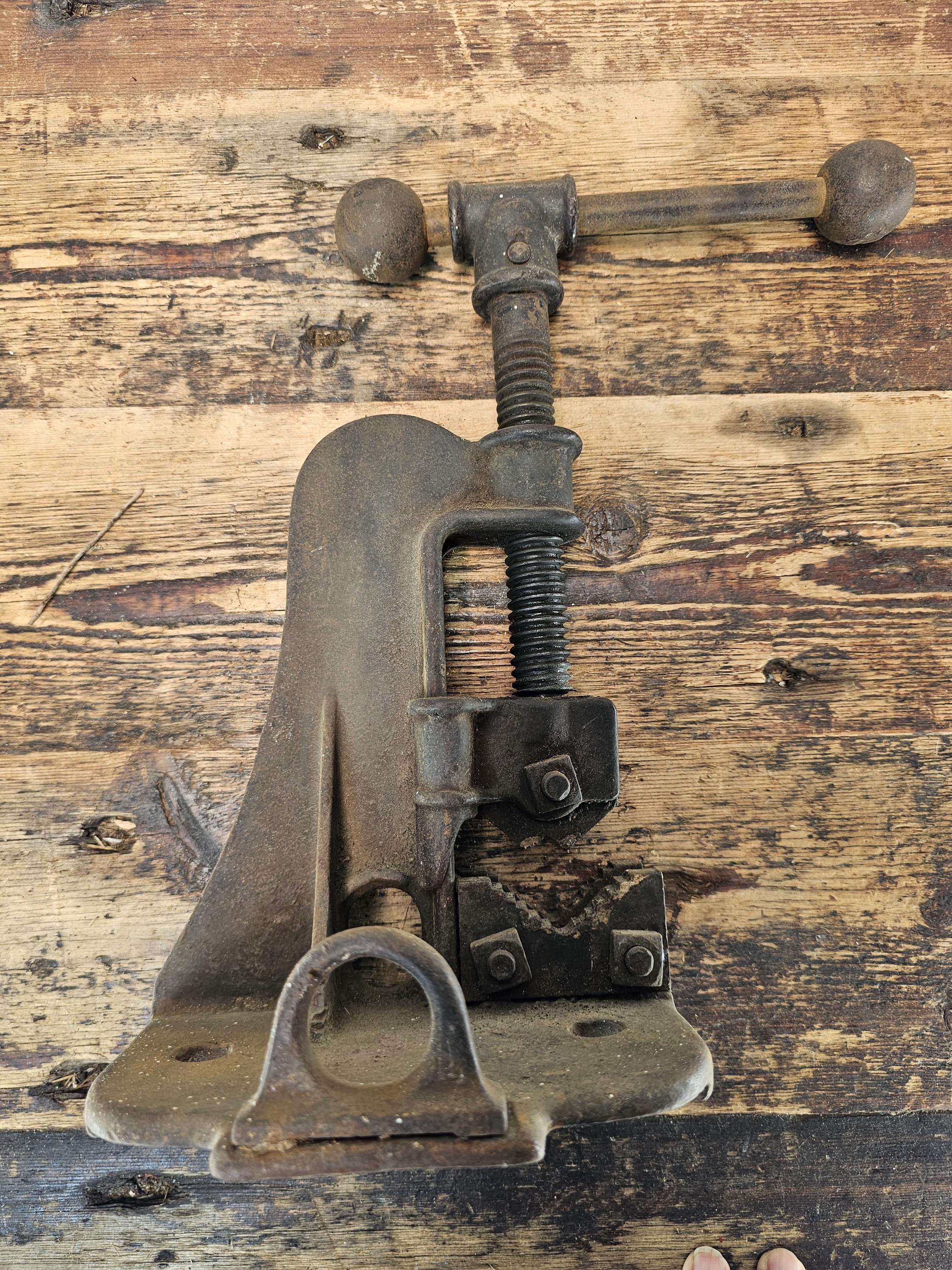 Antique CROWN Plumbers Pipe Vise No. 2