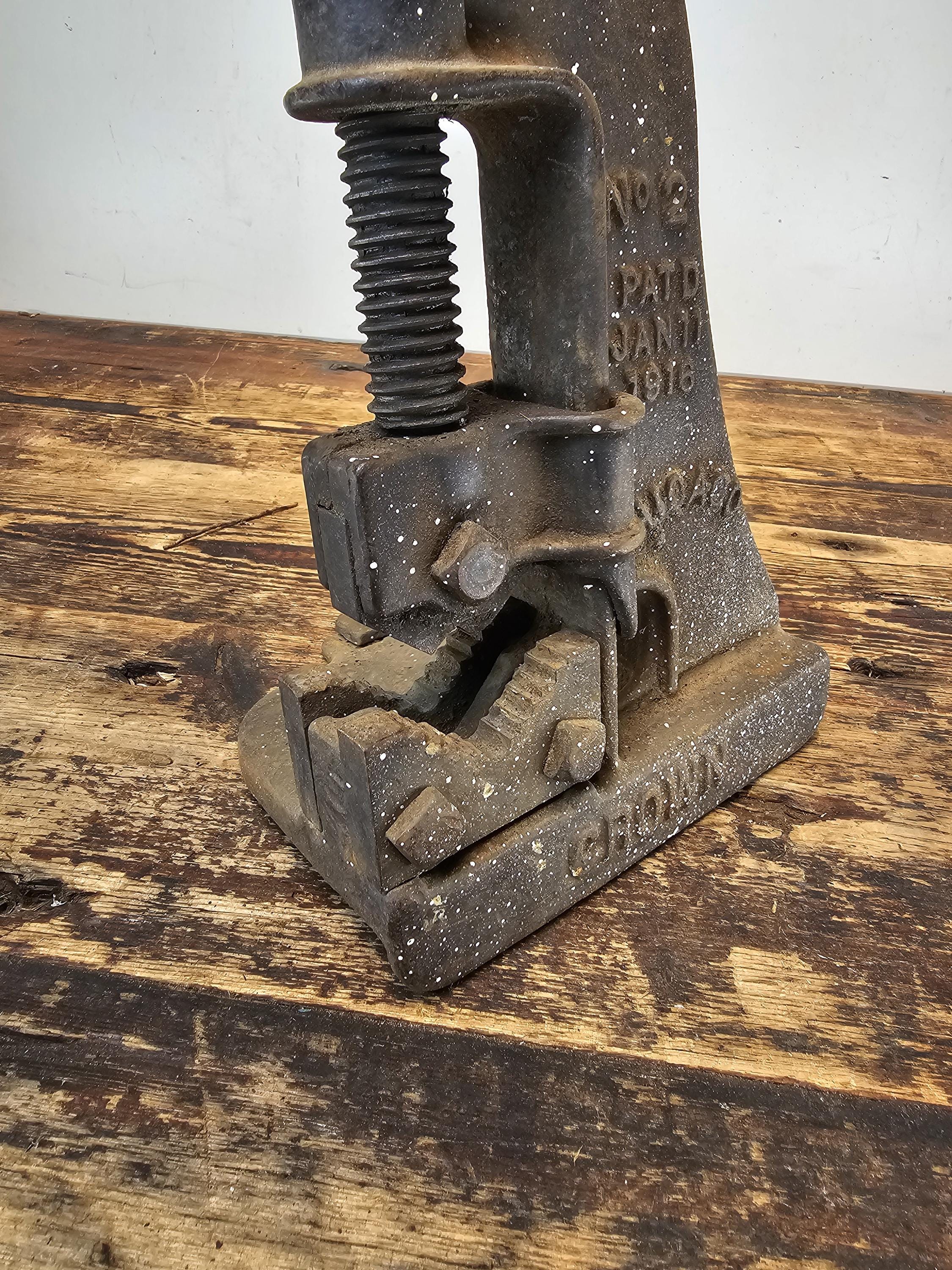 Antique CROWN Plumbers Pipe Vise No. 2
