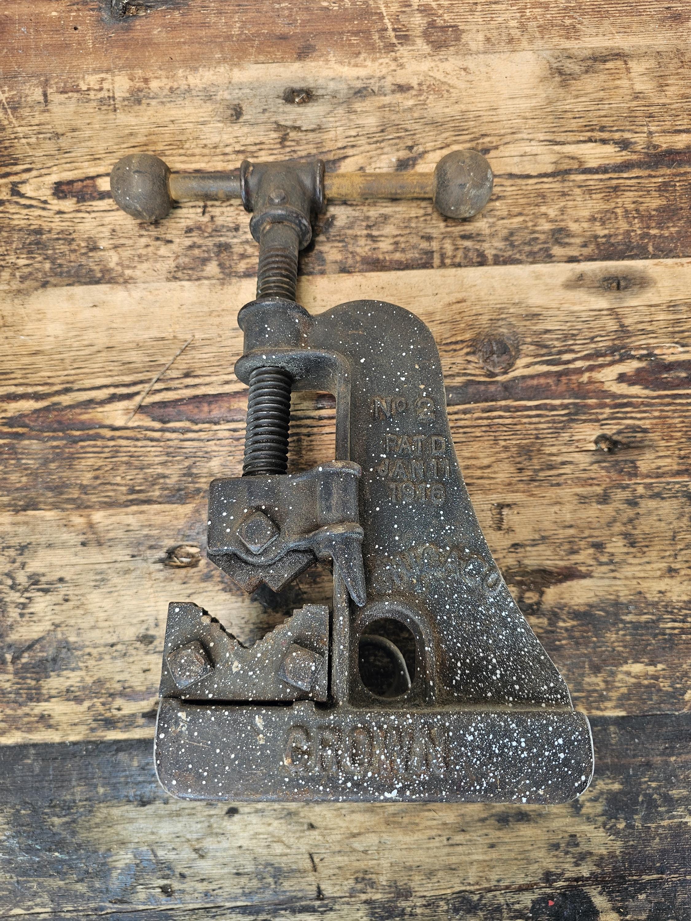 Antique CROWN Plumbers Pipe Vise No. 2