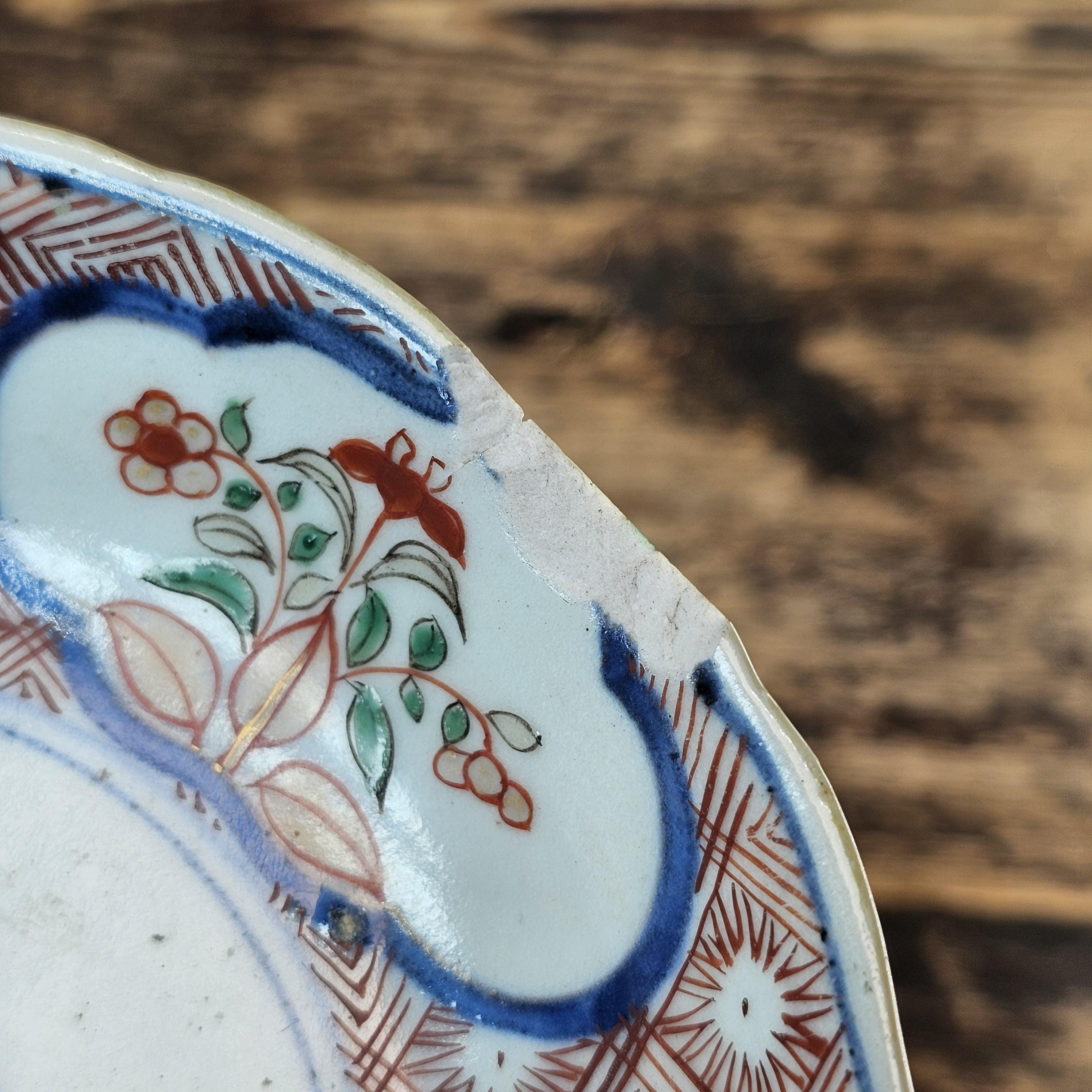 Antique Ko-Imari Kinrande Mukōzuke Bowl with Shimazu Family Crest Mid-Edo Period