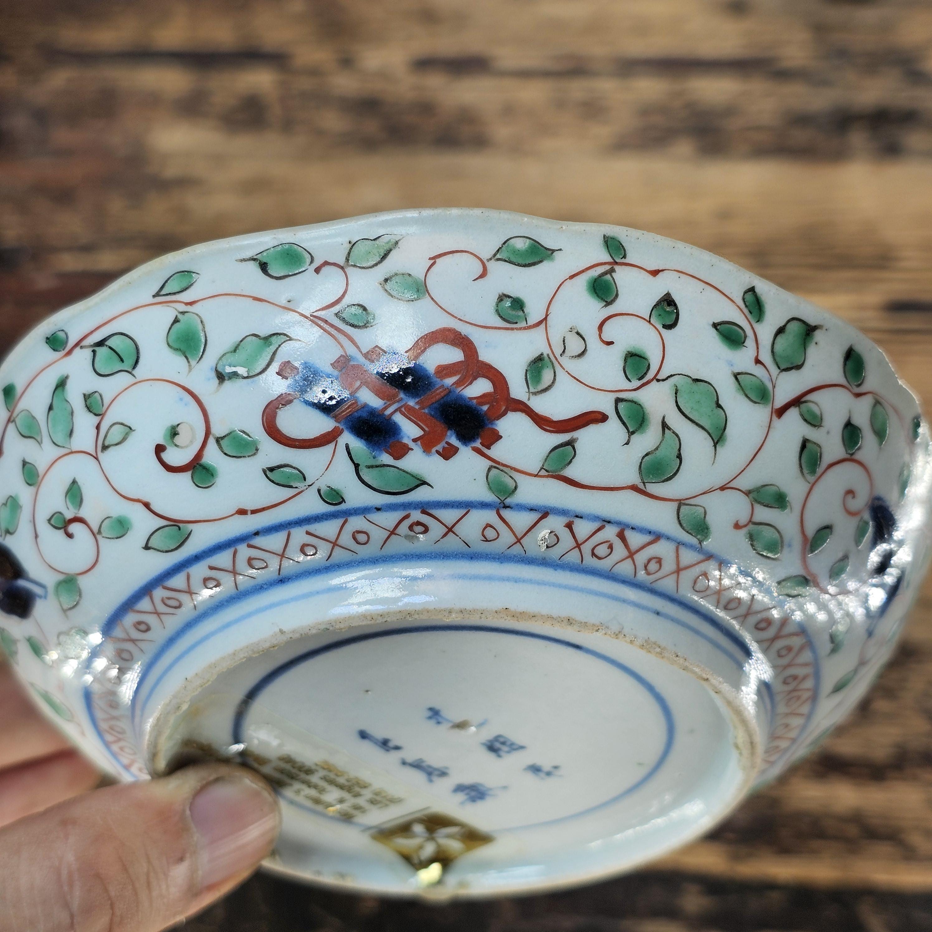 Antique Ko-Imari Kinrande Mukōzuke Bowl with Shimazu Family Crest Mid-Edo Period