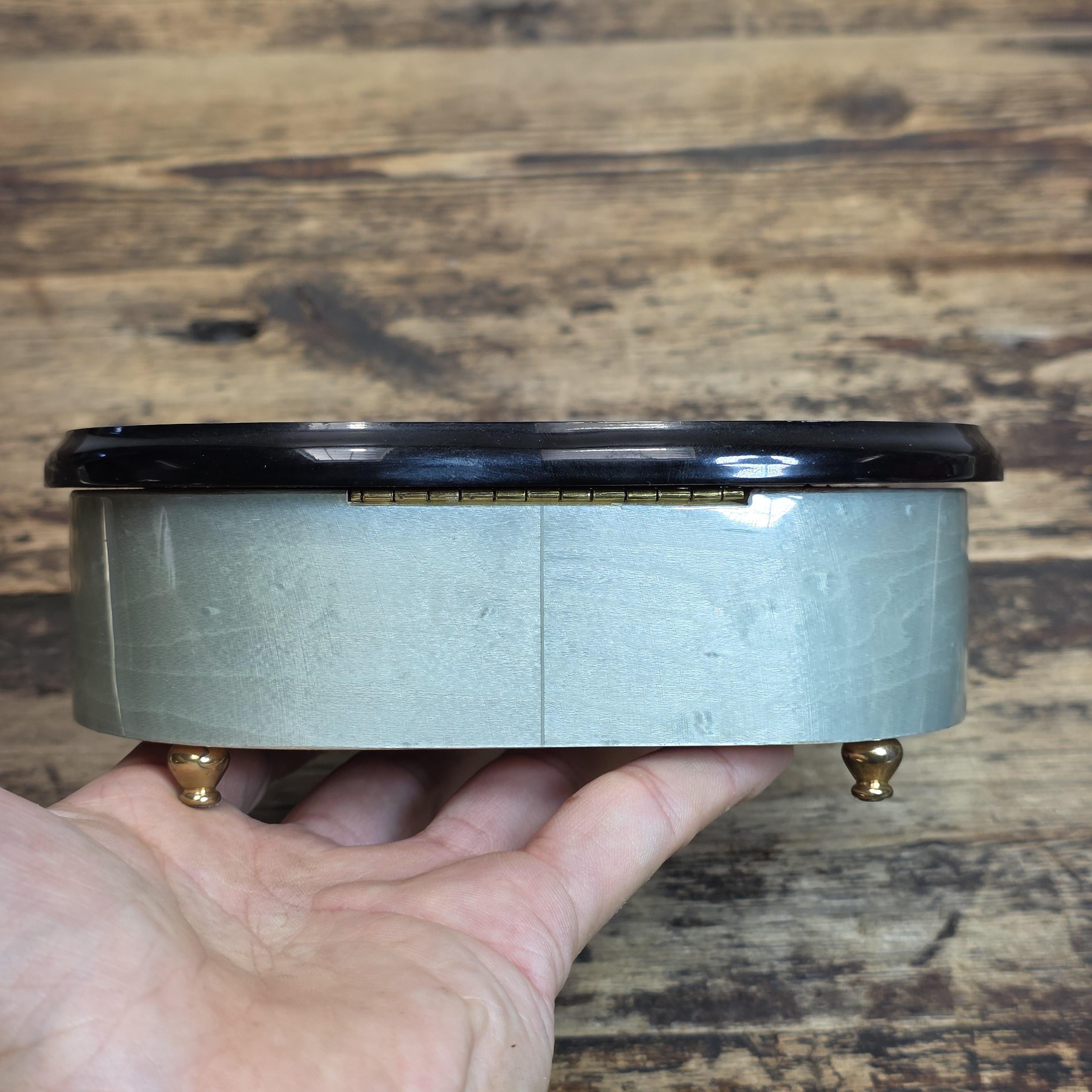 Reuge Inlaid Heart-Shaped Music Box – Sorrento Specialties / Made in Italy