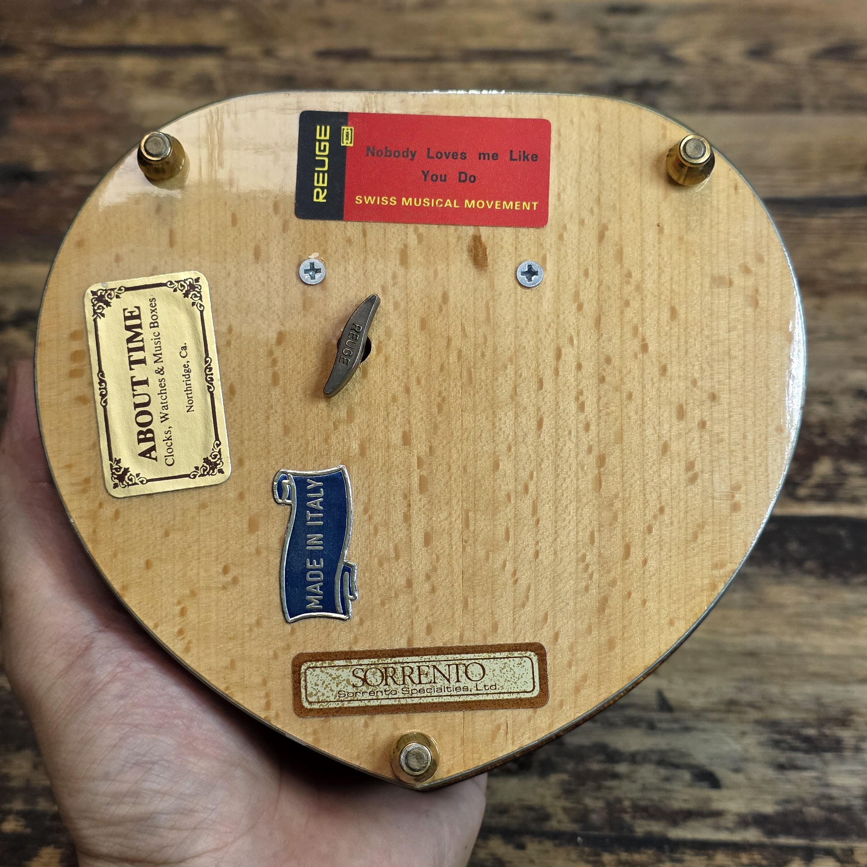 Reuge Inlaid Heart-Shaped Music Box – Sorrento Specialties / Made in Italy