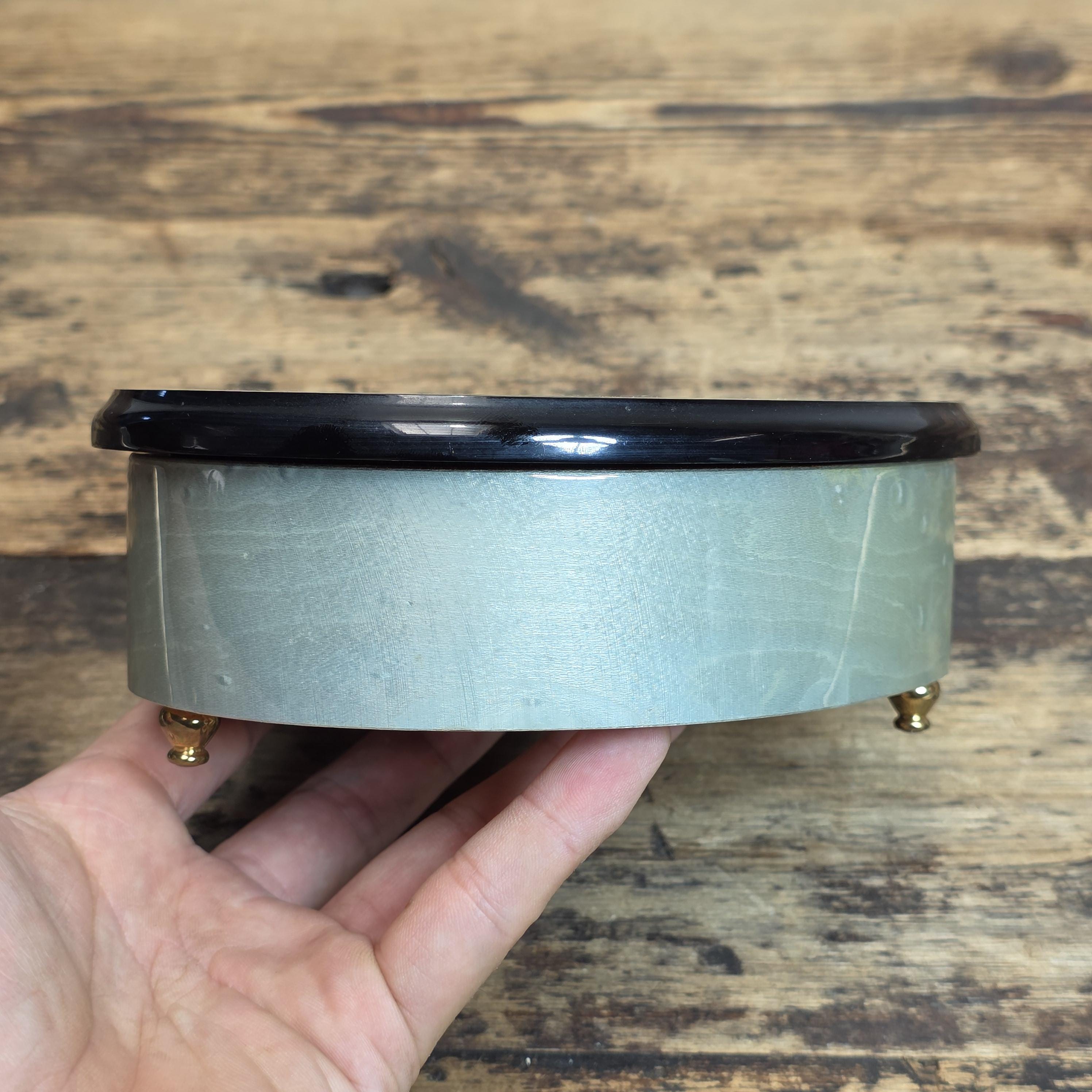 Reuge Inlaid Heart-Shaped Music Box – Sorrento Specialties / Made in Italy