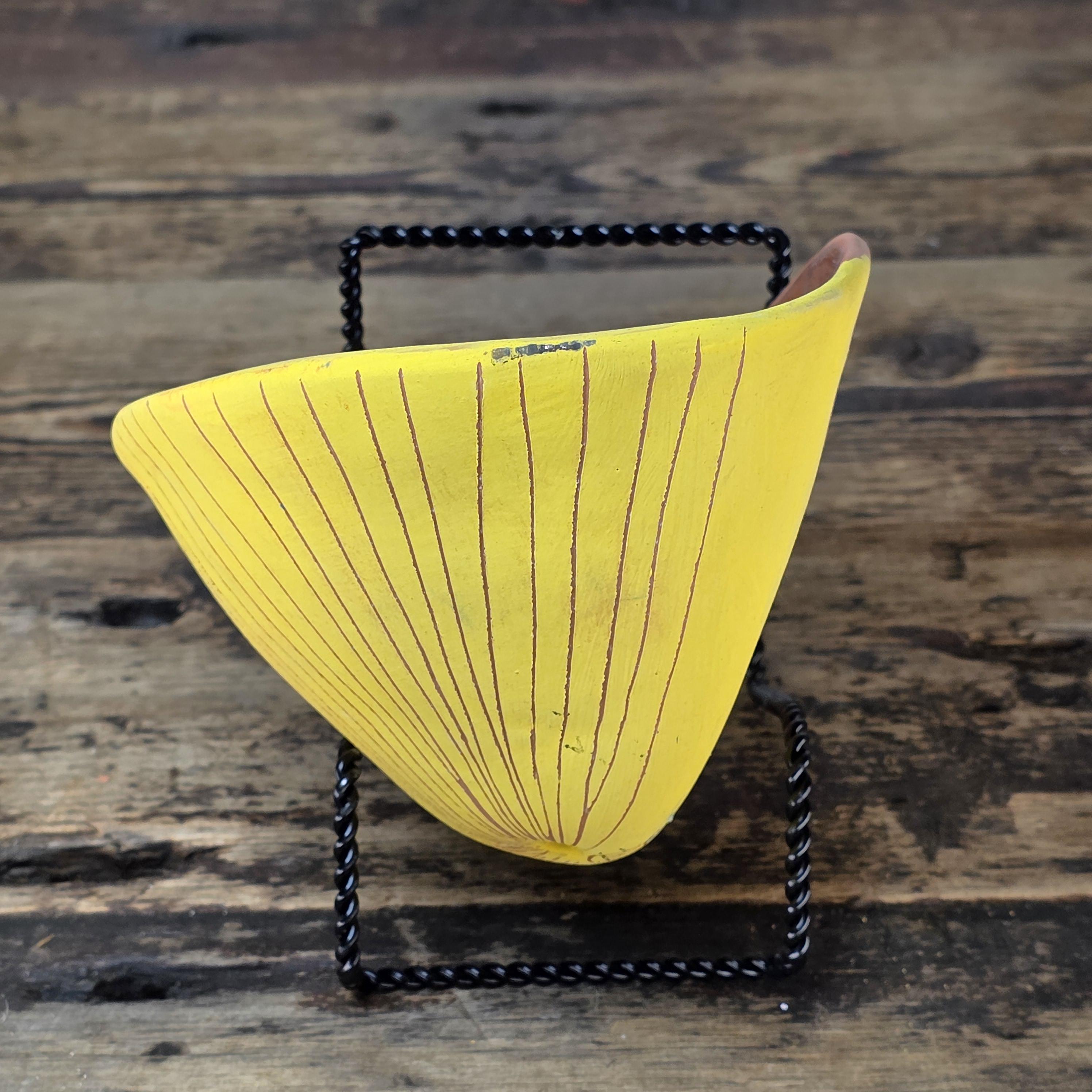 Handmade Terracotta Wall Pocket (Yellow / Vertical Lines)