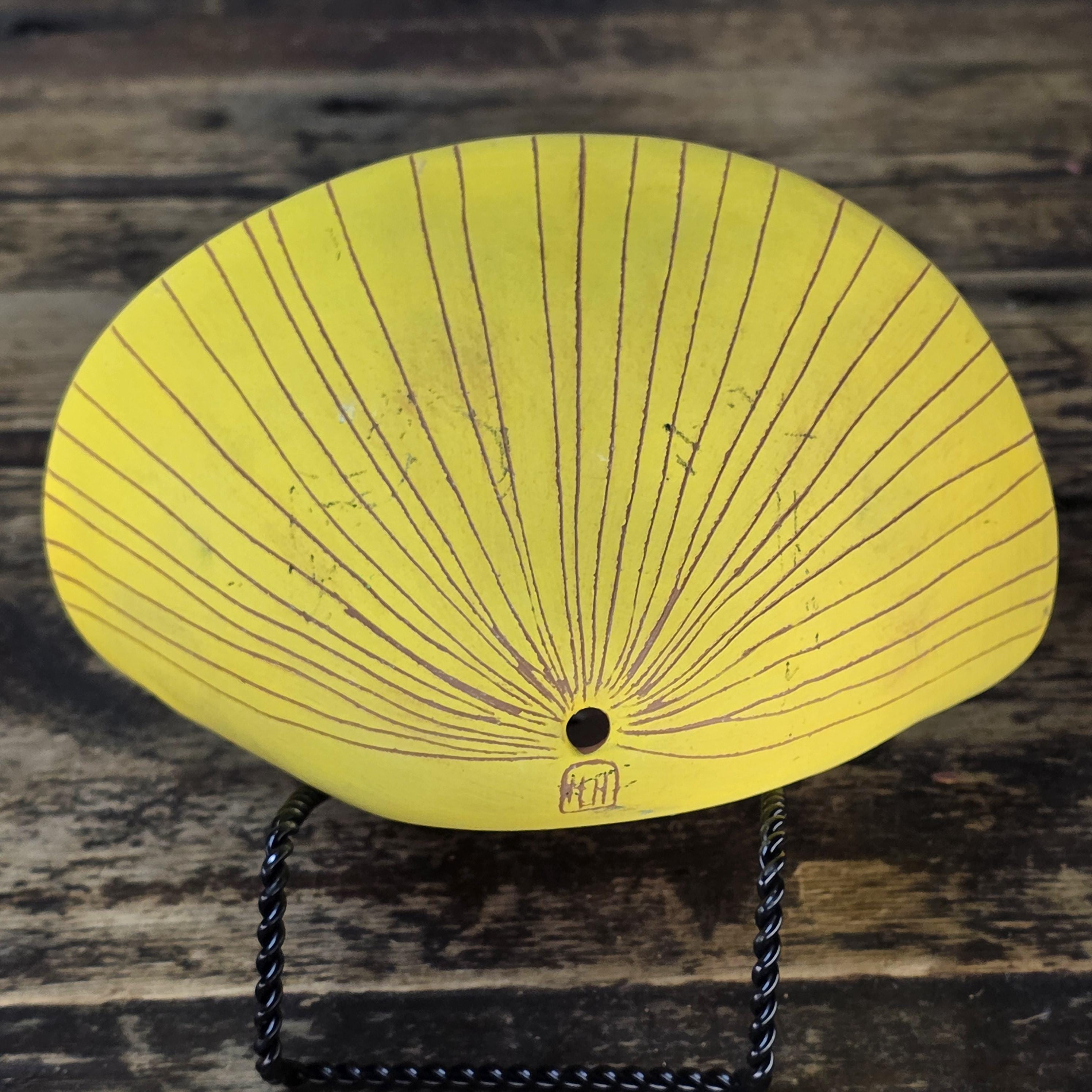 Handmade Terracotta Wall Pocket (Yellow / Vertical Lines)