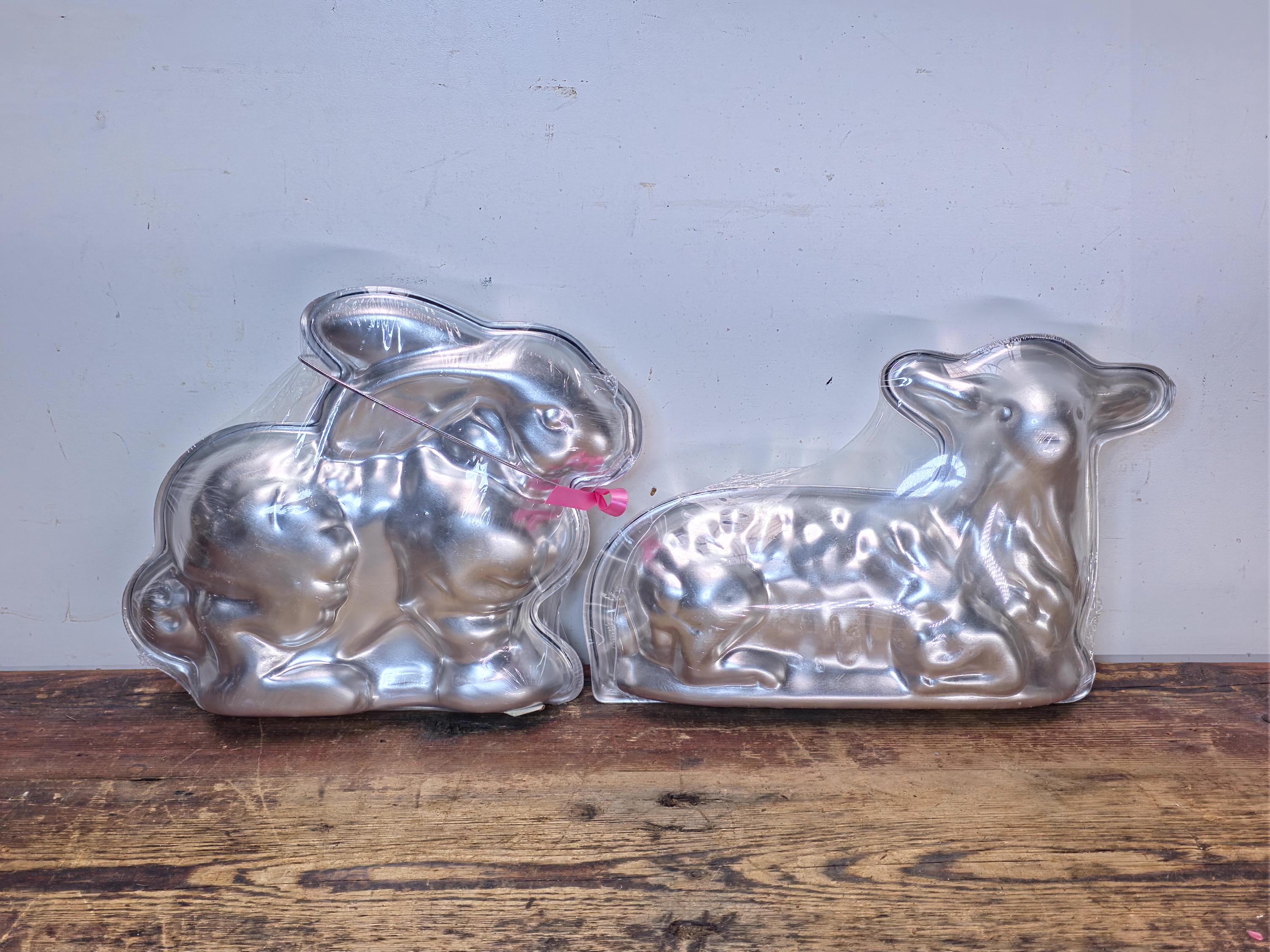 Set of 2 Nordic Ware 3-D Stand Up Cake Pans — Rabbit & Lamb