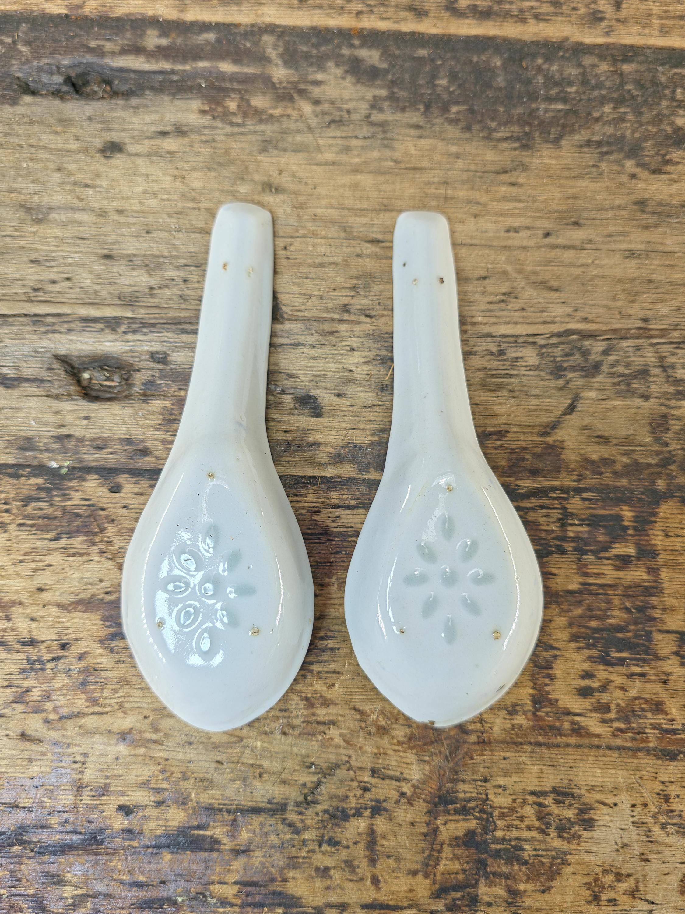 Vintage Chinese Porcelain Spoons Pair Blue White Red Gold 5.5"