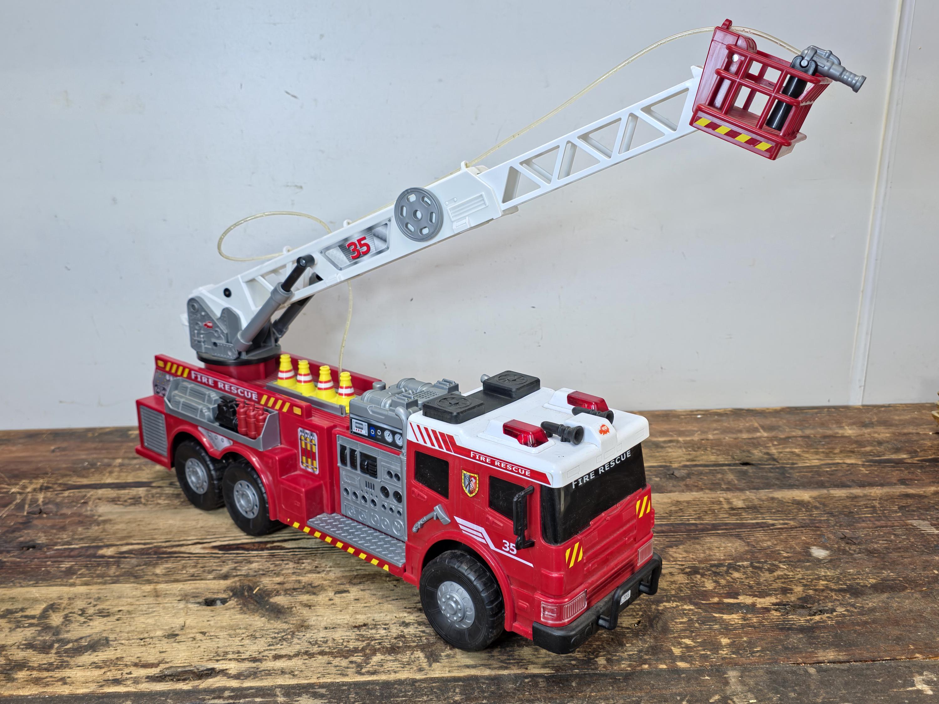 Dickie Toys Light & Sound Fire Rescue Truck No.35