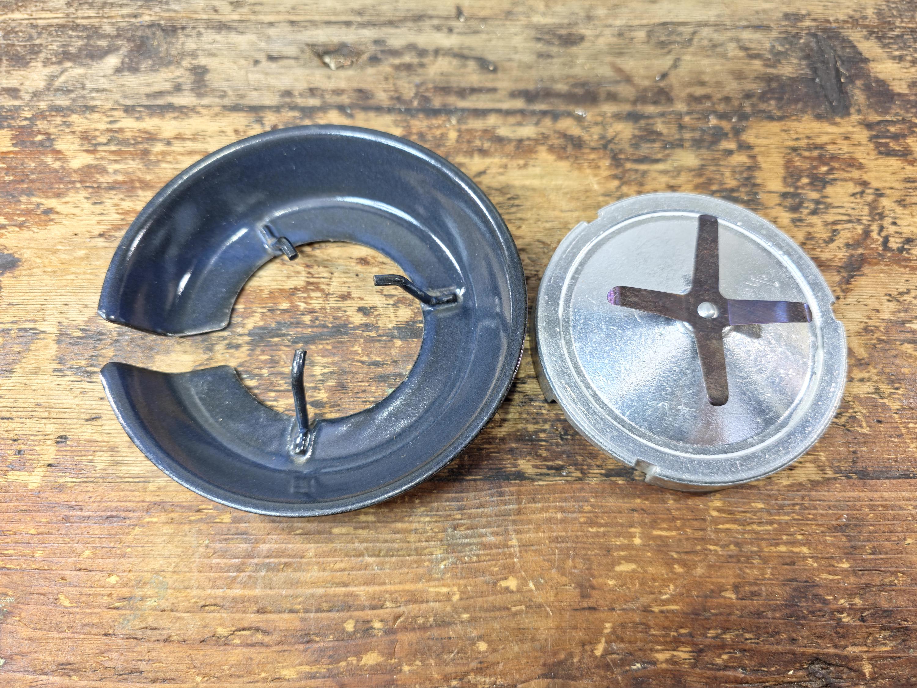 Vintage Camping Gaz “Super Bleuet” Portable Gas Stove – 1970s–80s, France