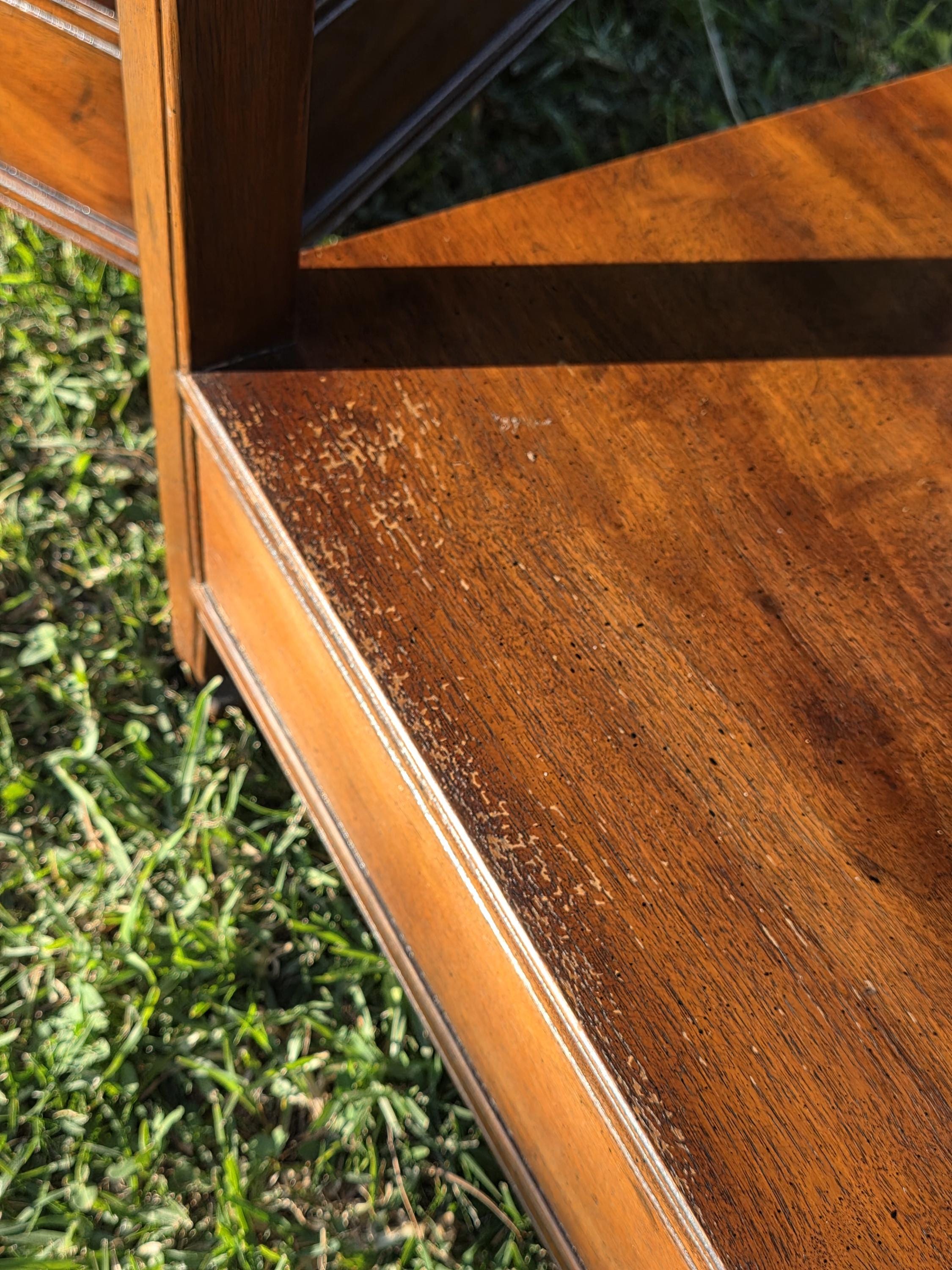 Local Pickup / Pair of Henredon Wooden Side Tables / End Tables