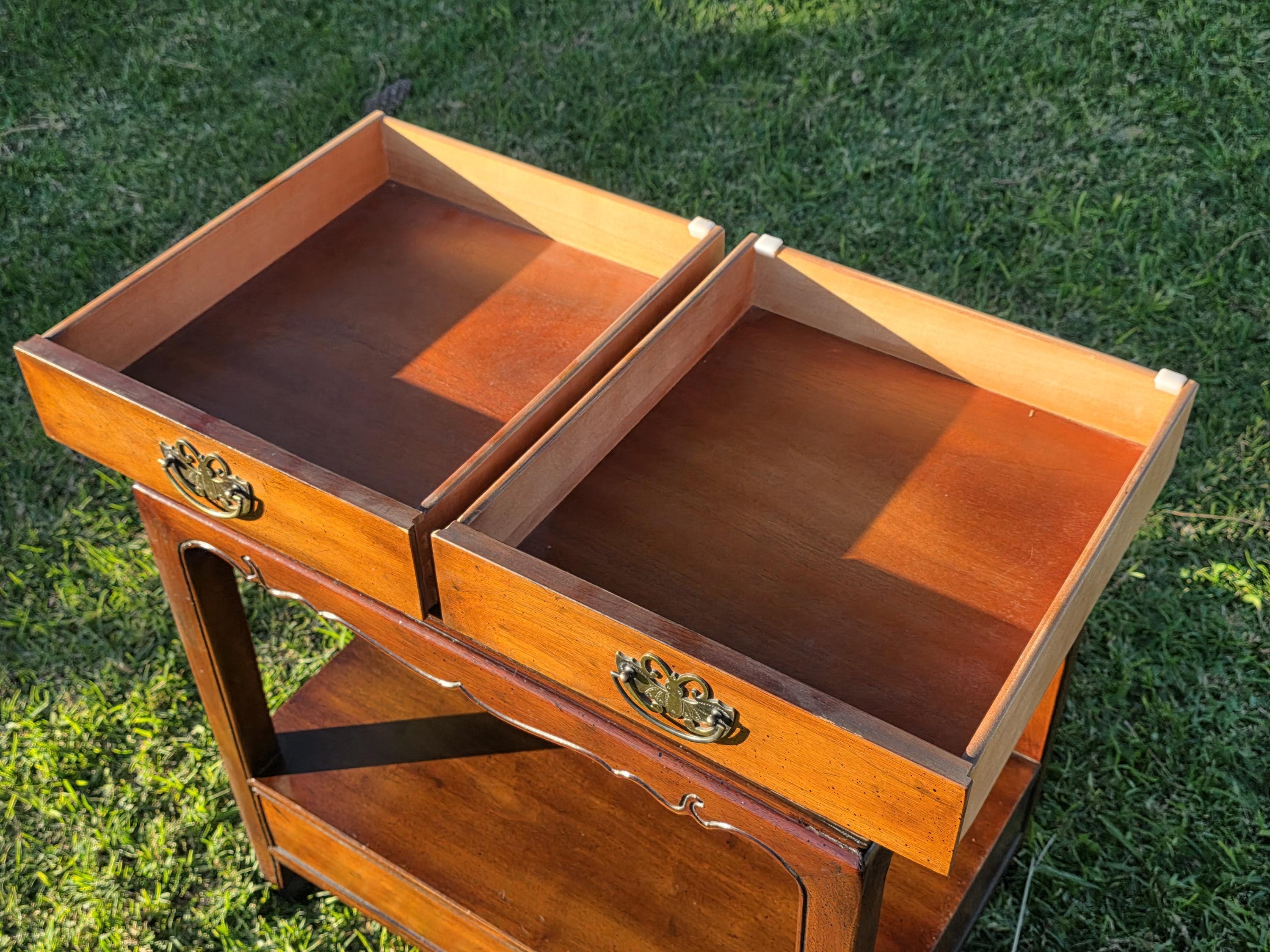 Local Pickup / Pair of Henredon Wooden Side Tables / End Tables