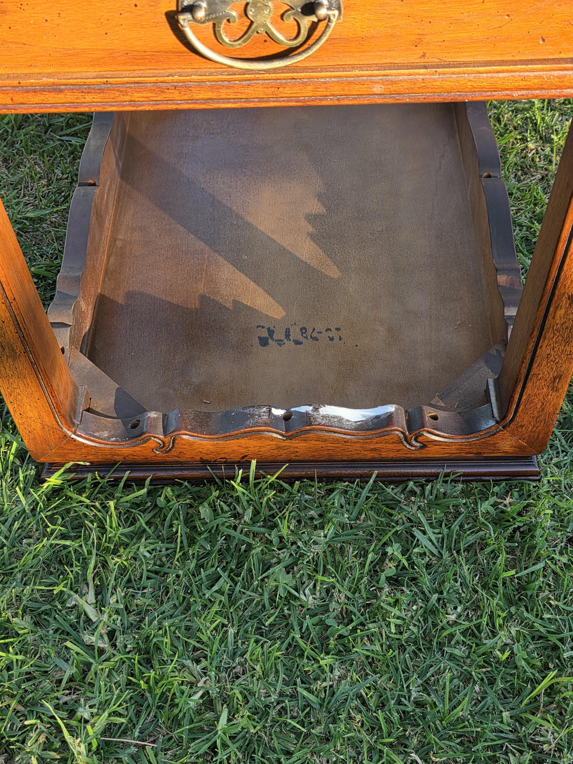 Local Pickup / Pair of Henredon Wooden Side Tables / End Tables