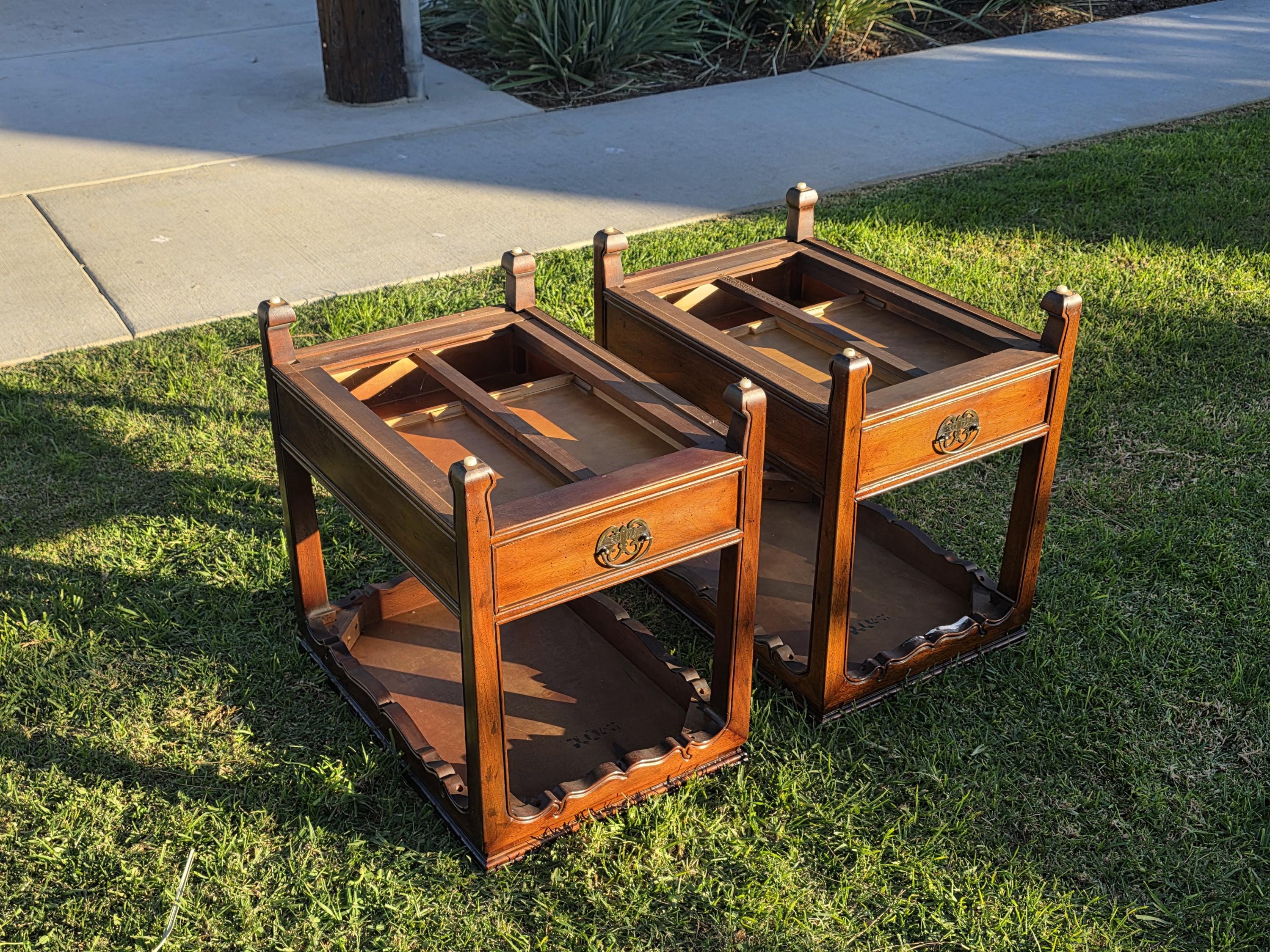Local Pickup / Pair of Henredon Wooden Side Tables / End Tables